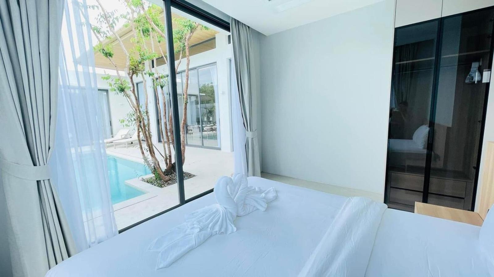 Azura - Serene 4br Escape With Private Pool And Concierge Chalong
