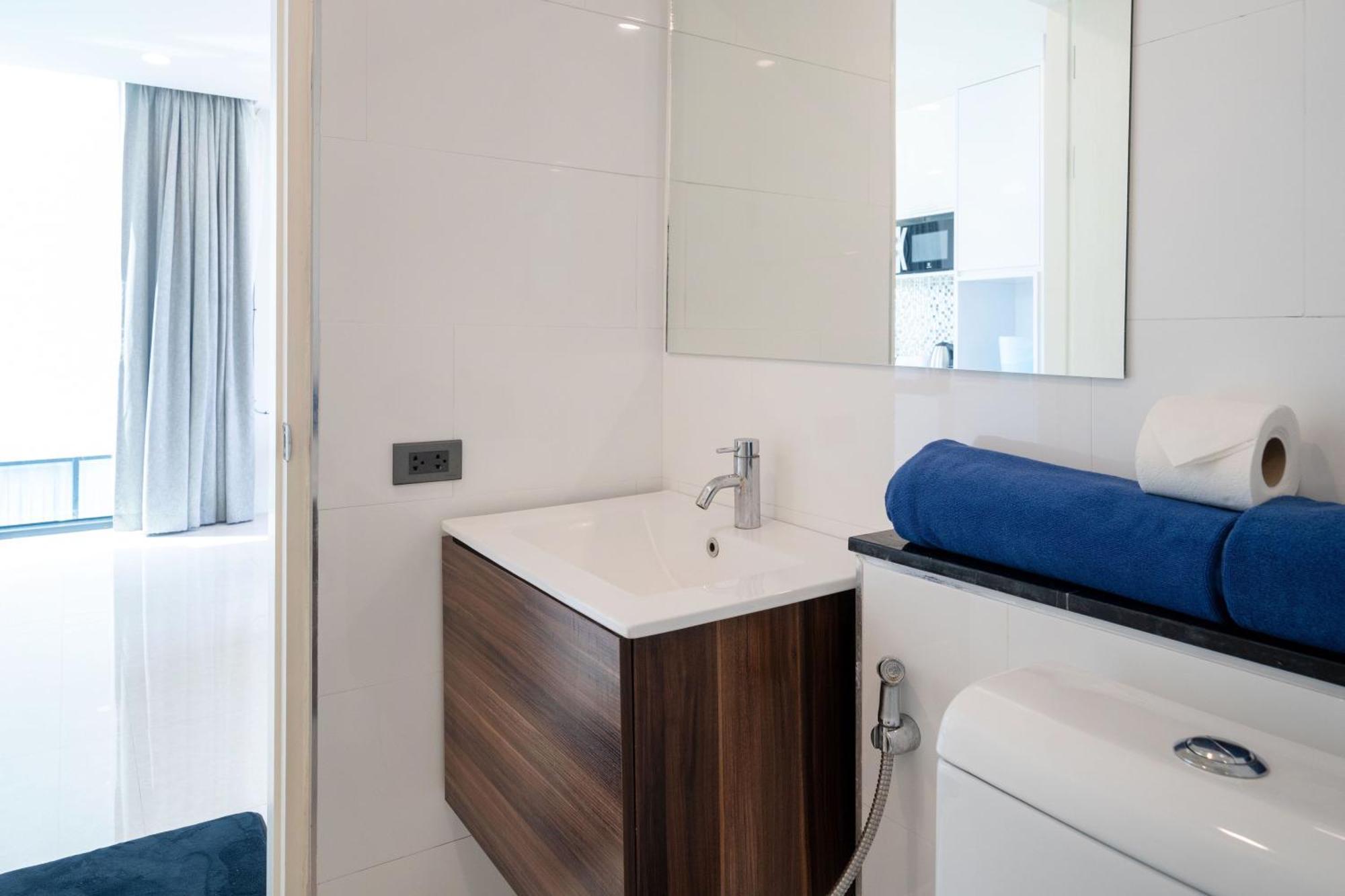 1br Condo, Hill View Viva C301, Freedom Apartment