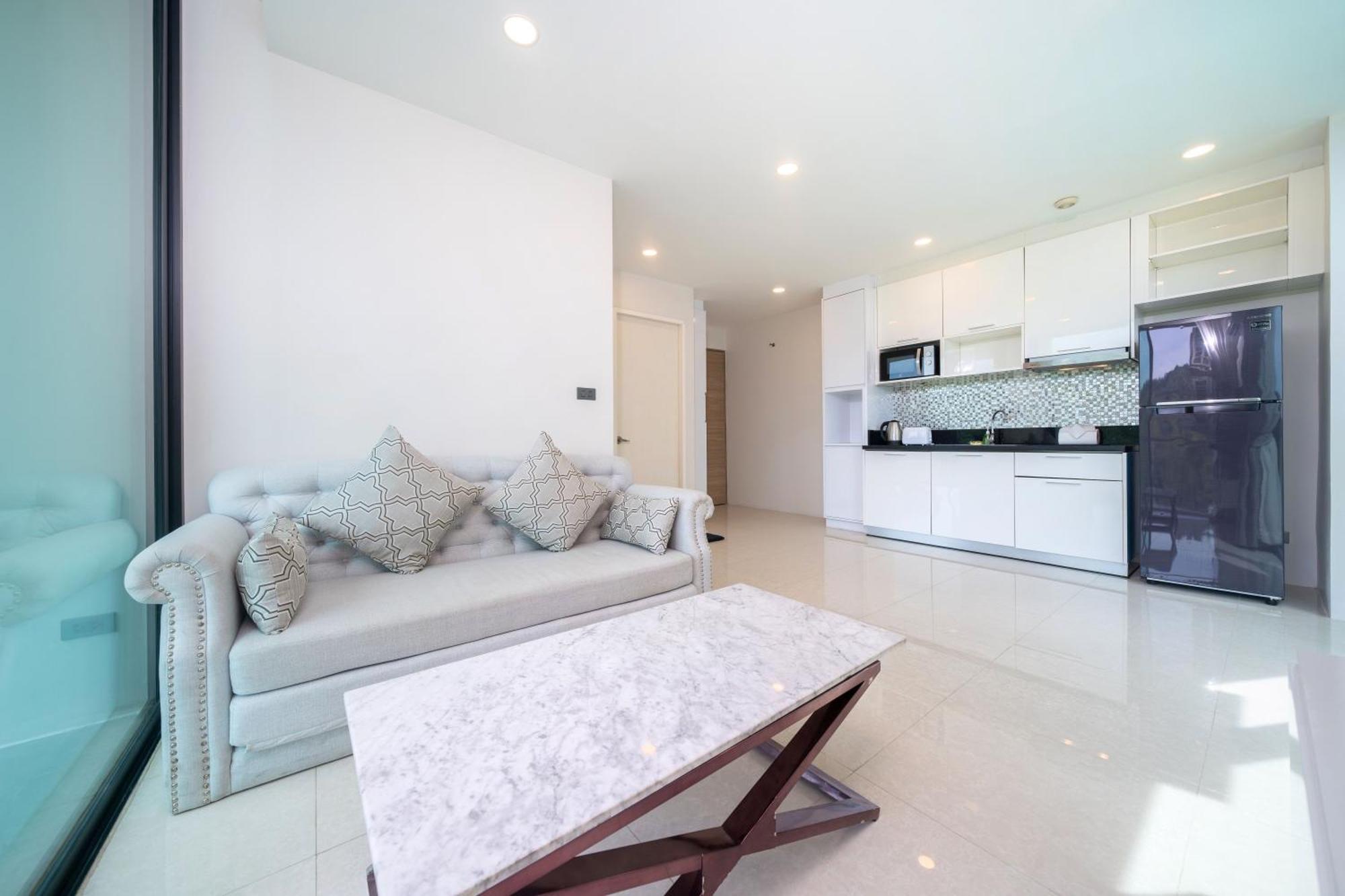 1br Condo, Hill View Viva C301, Freedom *