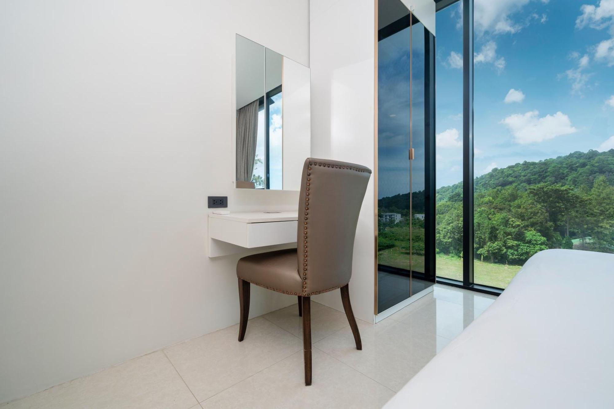 1br Condo, Hill View Viva C301, Freedom Apartment *