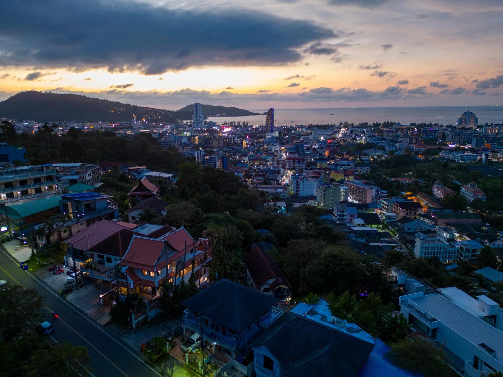 Villa 私人泳池 芭东海景 绝美落日 四卧别墅 Patong