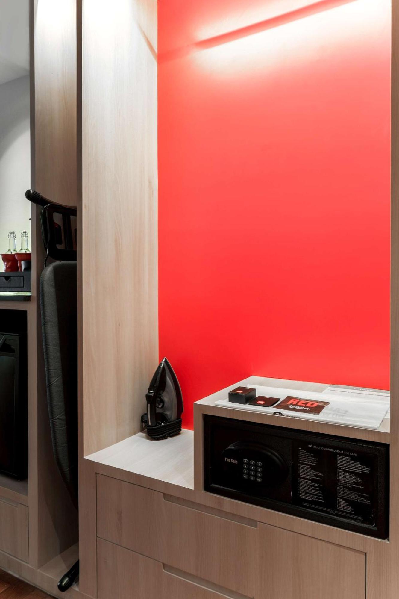 Hotel Radisson Red Phuket Patong