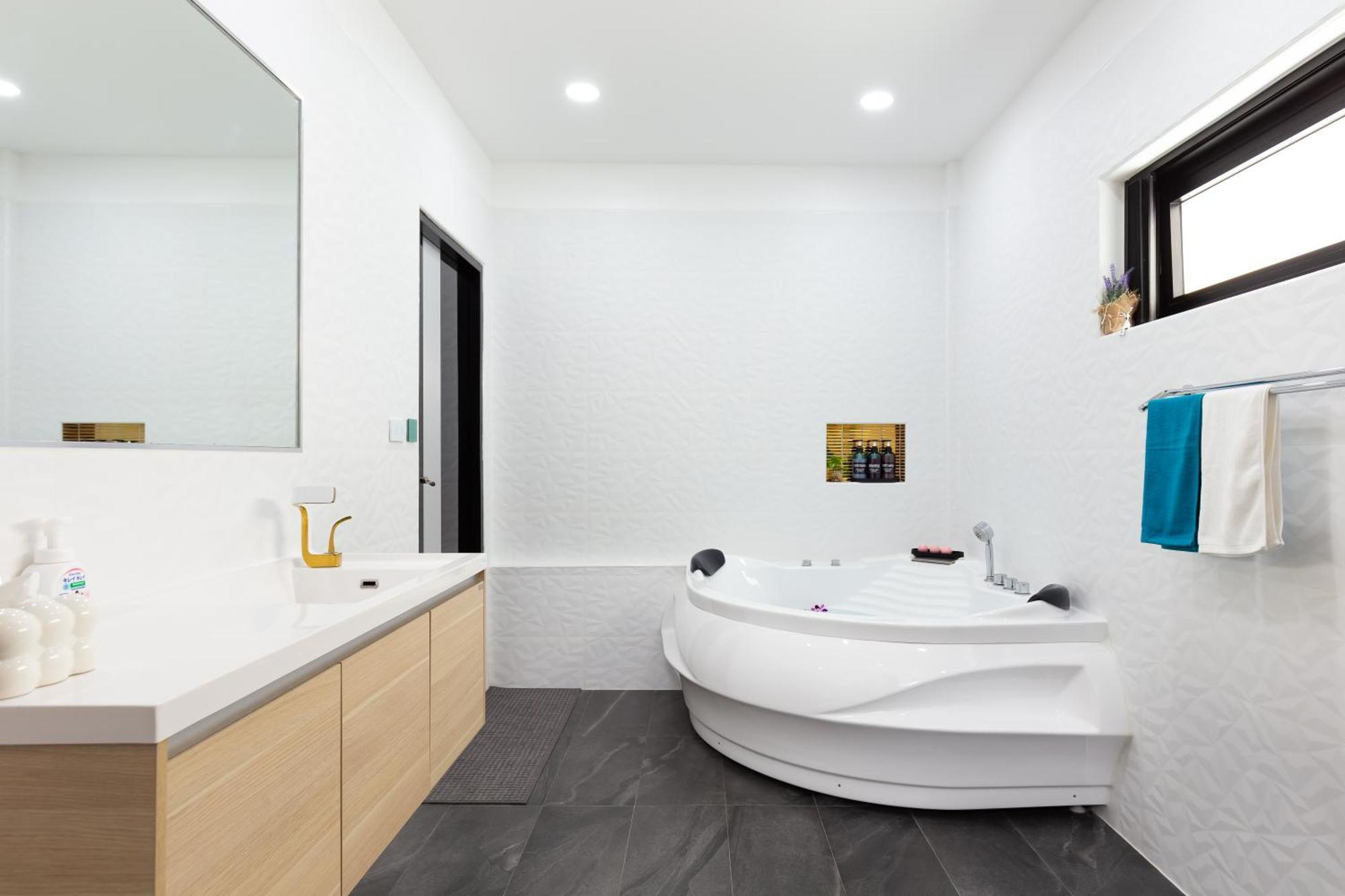 2ms Zen Luxury For Family & Friends, 4 Bdr, Private Pool, Rooftop, Kids' Playground * Rawai