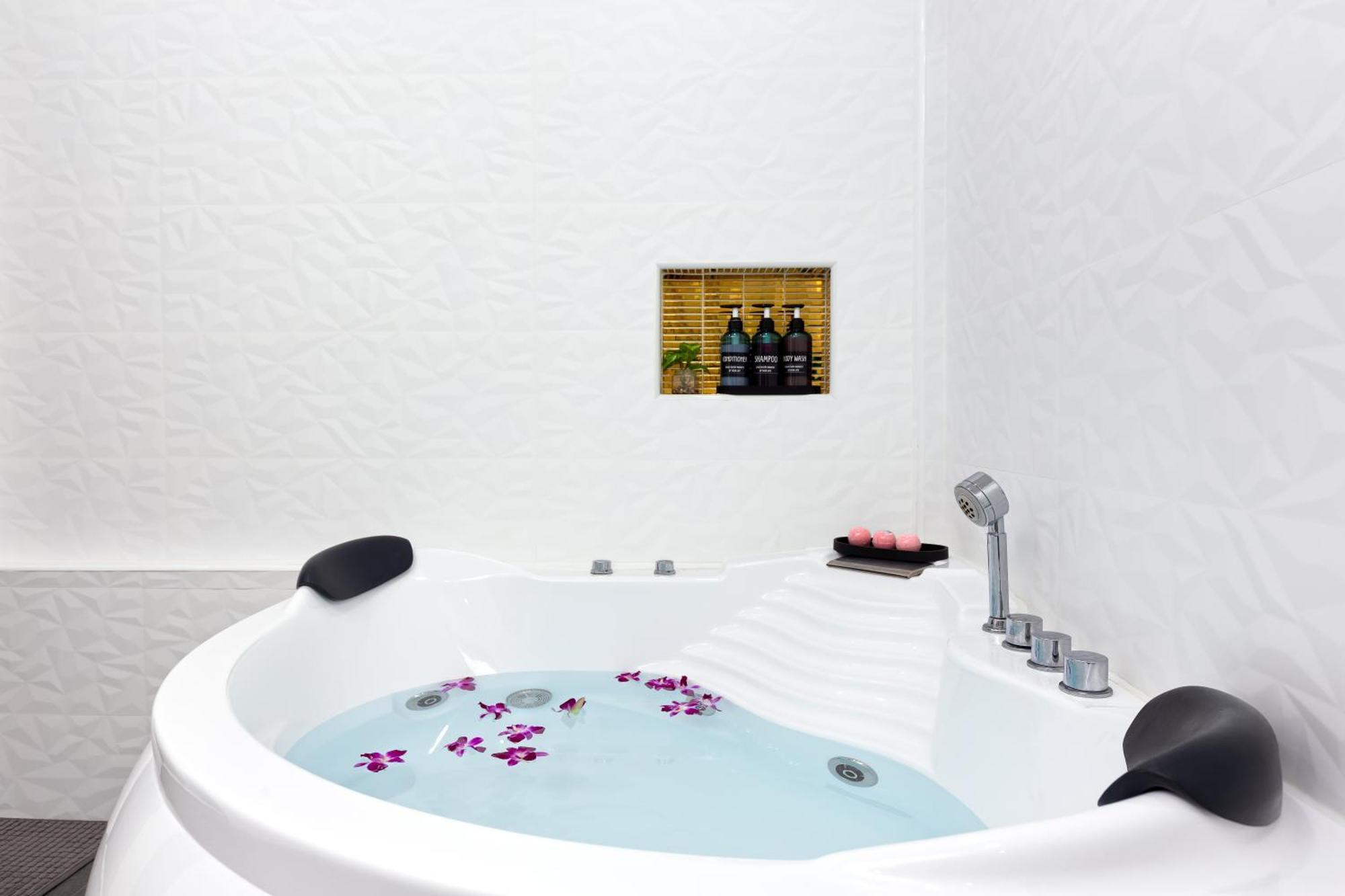 2ms Zen Luxury For Family & Friends, 4 Bdr, Private Pool, Rooftop, Kids' Playground * Rawai