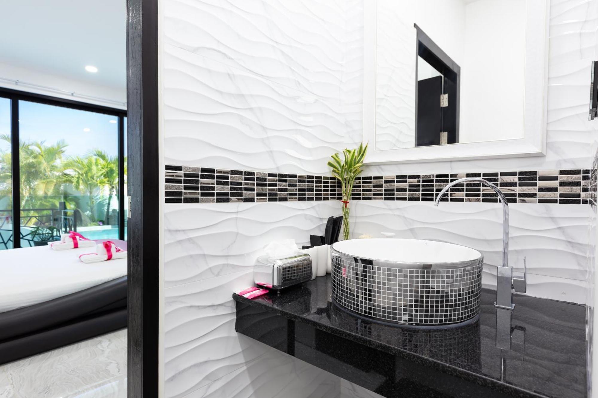 Villa 2ms Zen Luxury For Family & Friends, 4 Bdr, Private Pool, Rooftop, Kids' Playground