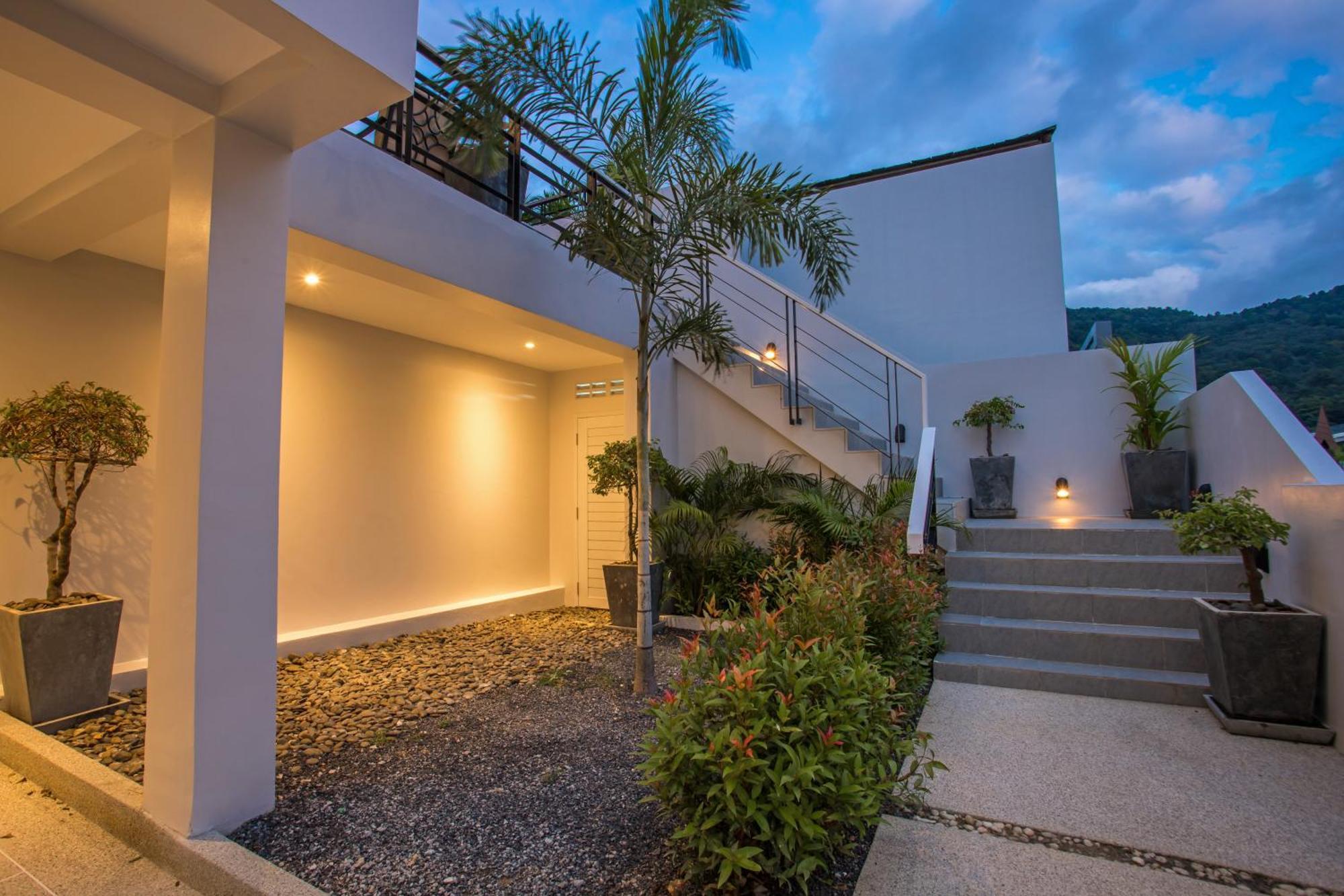 Villa Private 4br Pool Skylight With Stunning Views Of Hills