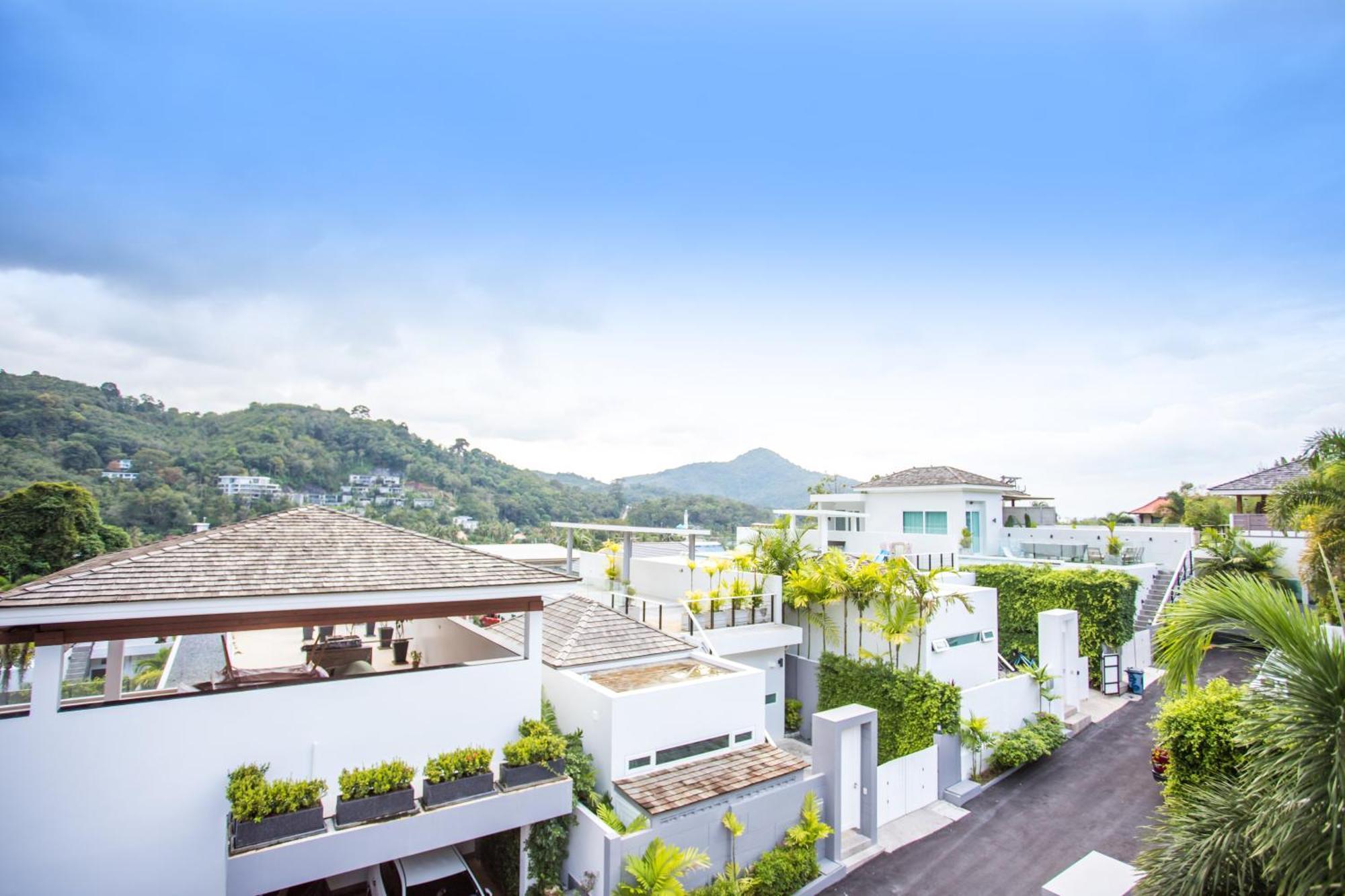 Private 4br Pool Skylight With Stunning Views Of Hills