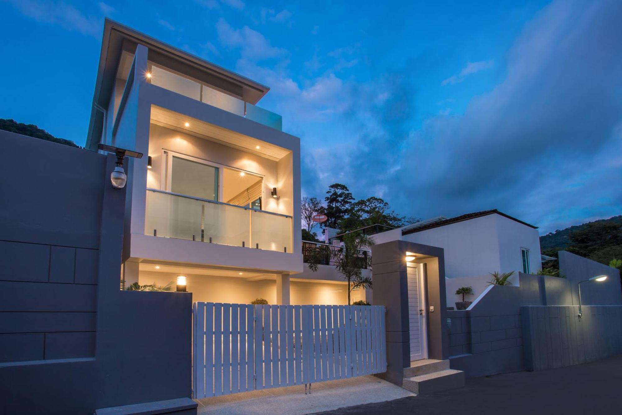 Private 4br Pool Skylight With Stunning Views Of Hills