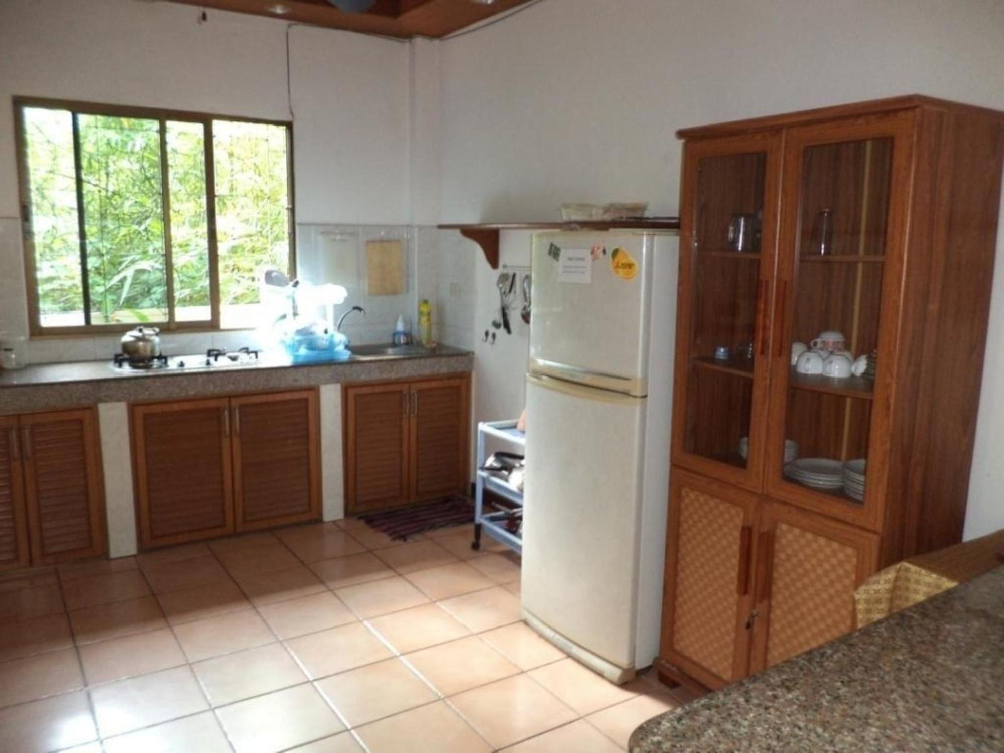 Fuer Bis Zu Drei Personen Mit Wohnraum Und Badezimmer Apartment Phuket