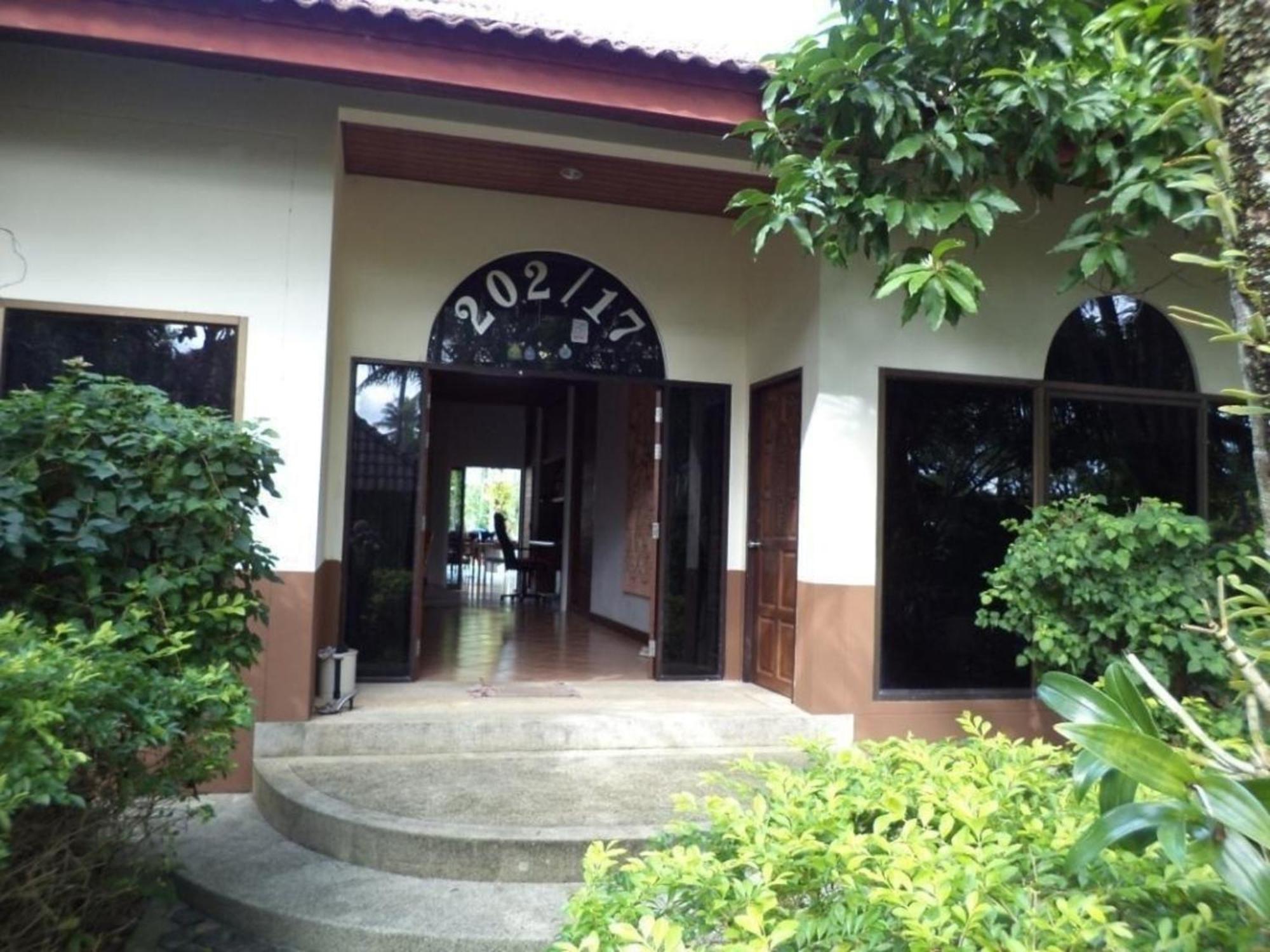 Apartment Fuer Bis Zu Drei Personen Mit Wohnraum Und Badezimmer Phuket