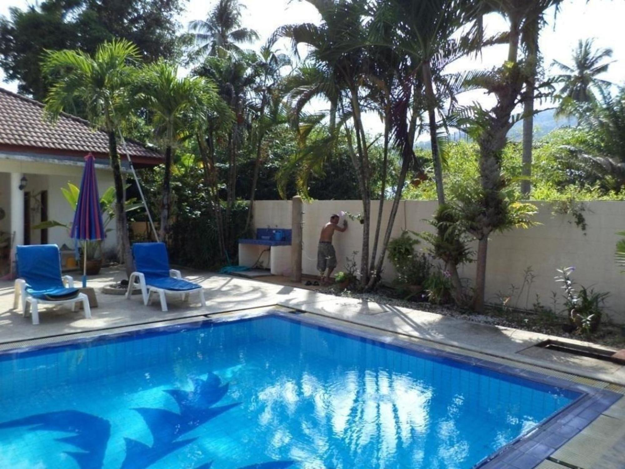 Apartment Fuer Bis Zu Drei Personen Mit Wohnraum Und Badezimmer Phuket