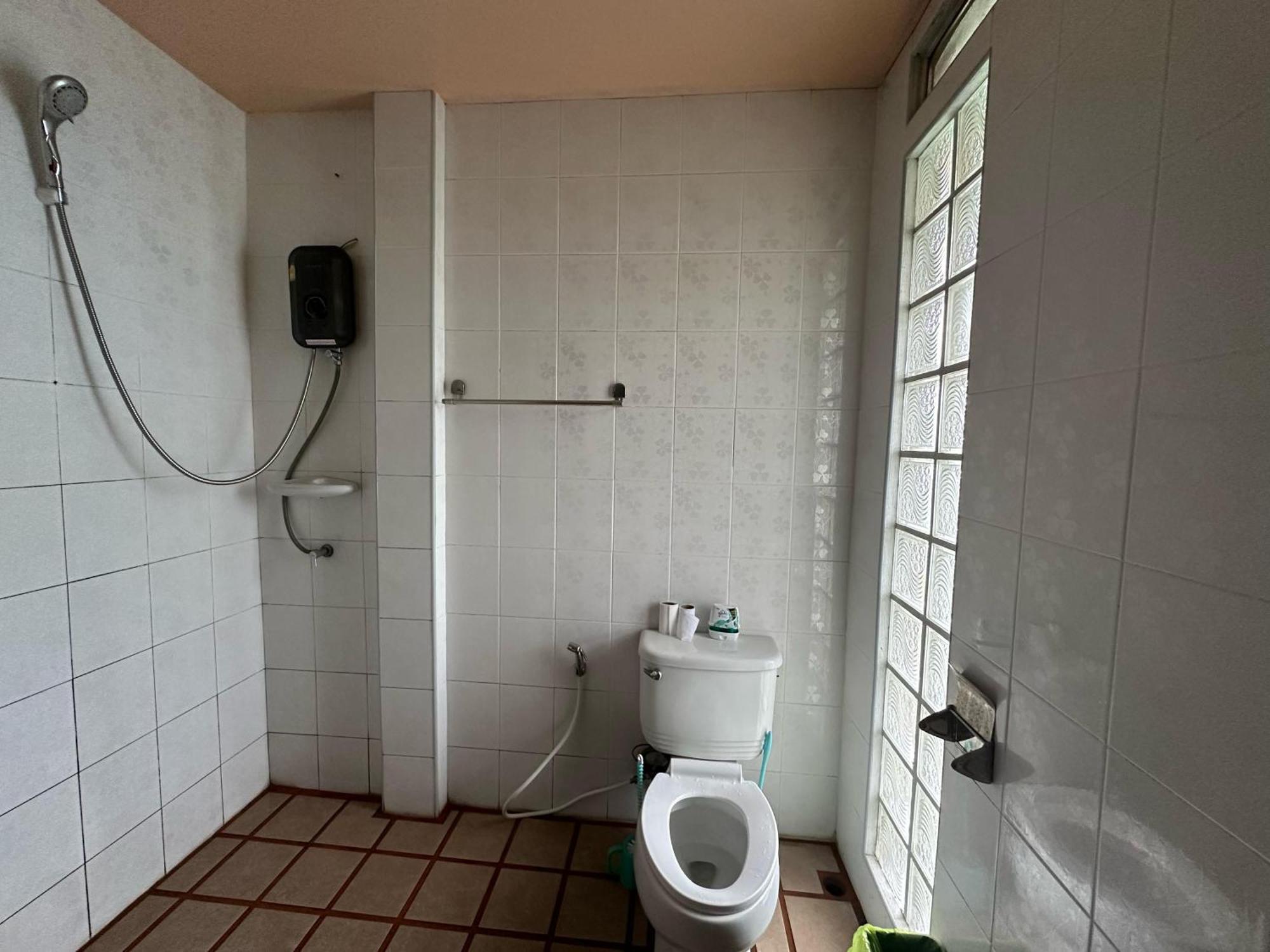 дом 2 этажа 2 комнаты, с большой территорией Villa *