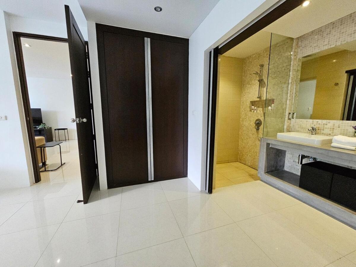 Stylish 2 Bedroom With Pool Access In Surin Apartment