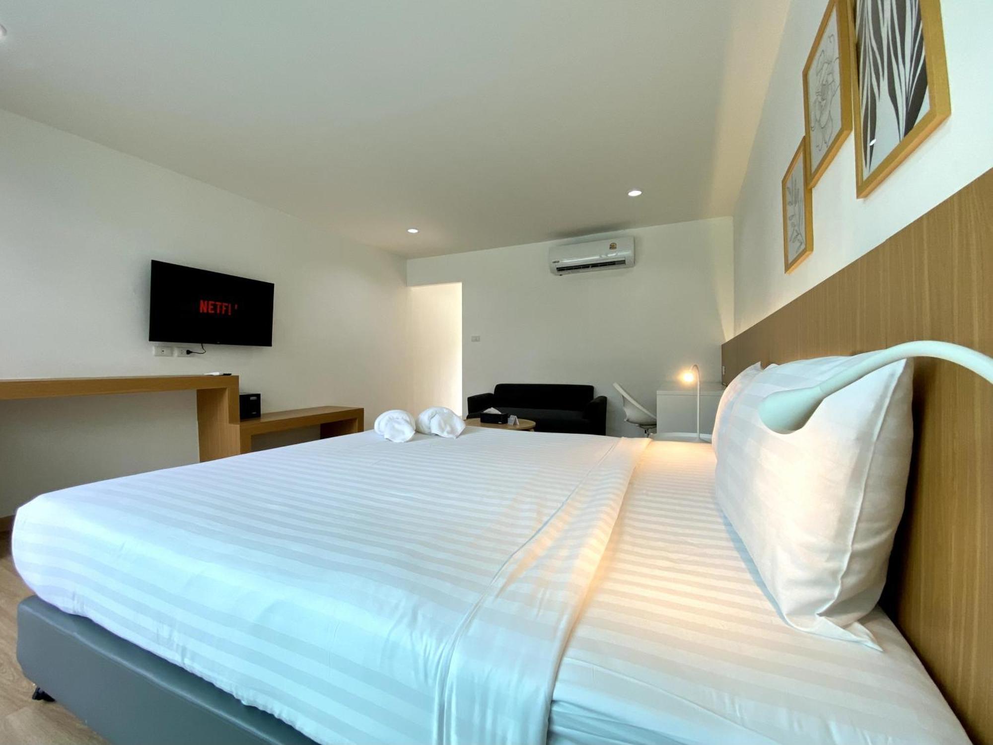 Hotel Xen Pool Access