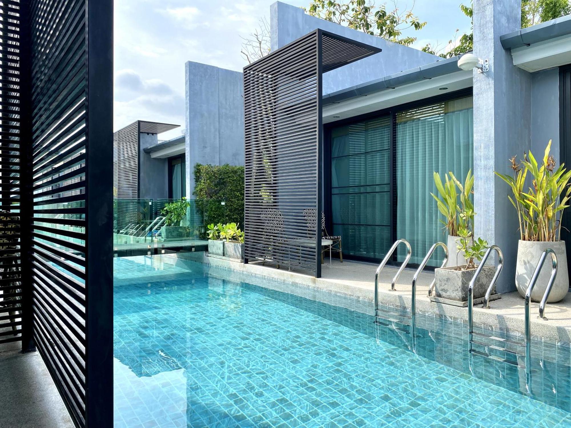Hotel Xen Pool Access