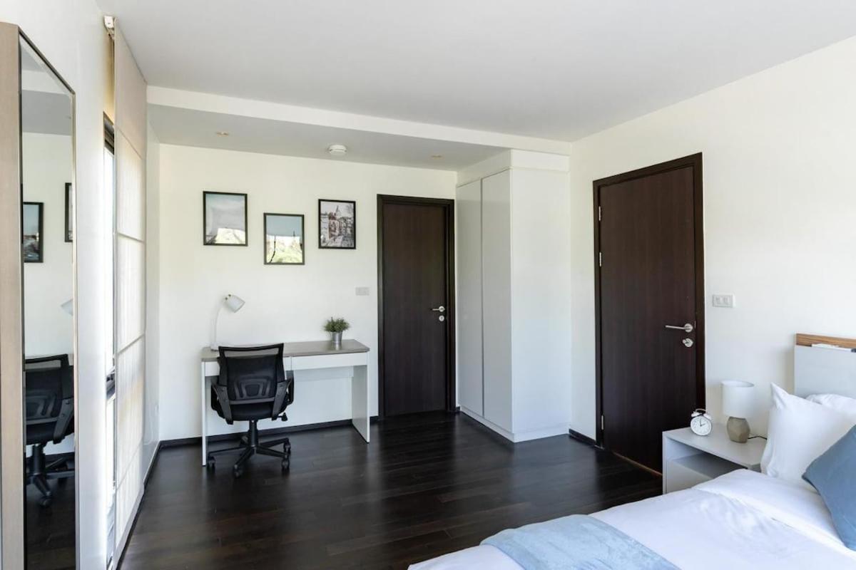 Apartment Modern At The Title By Lofty *