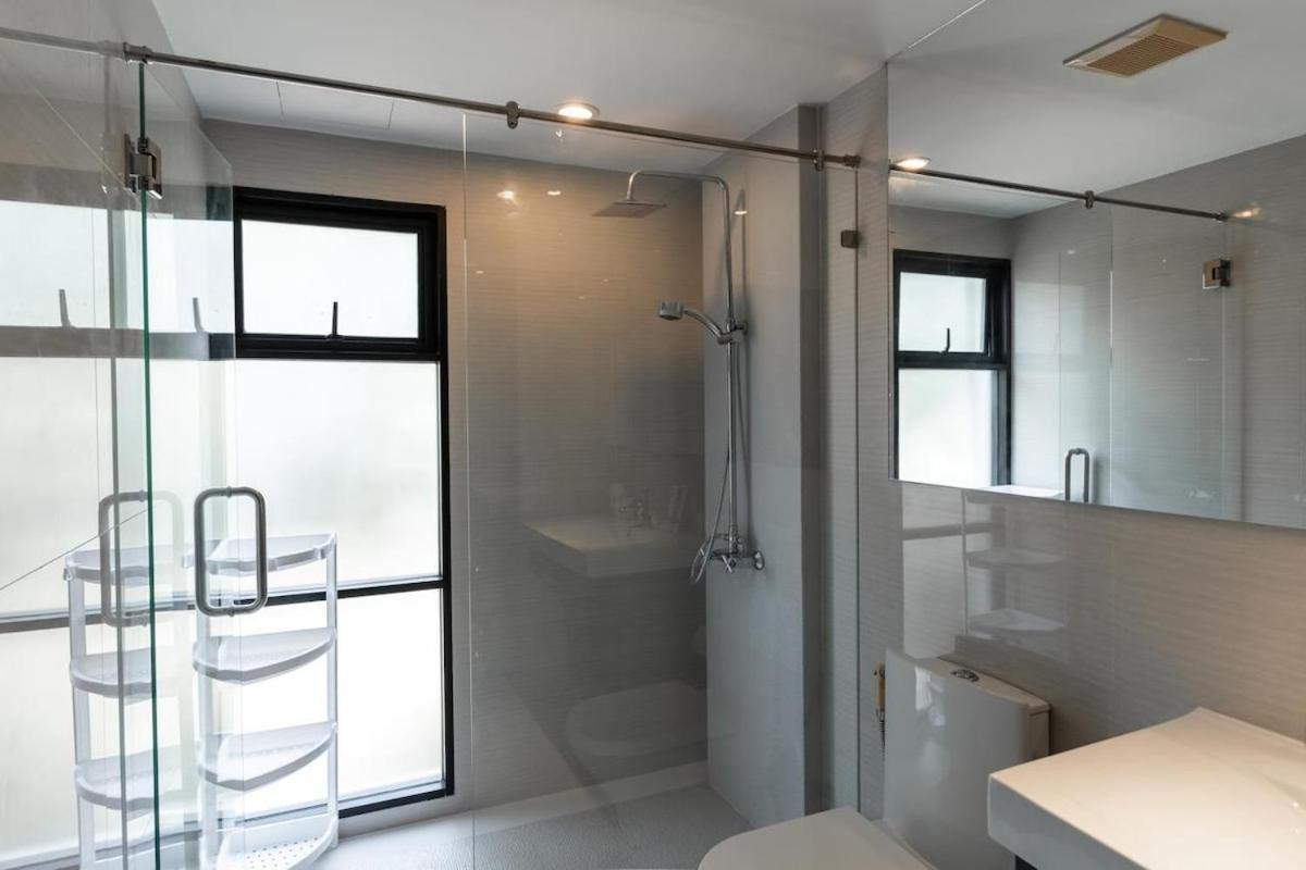 Modern At The Title By Lofty Apartment