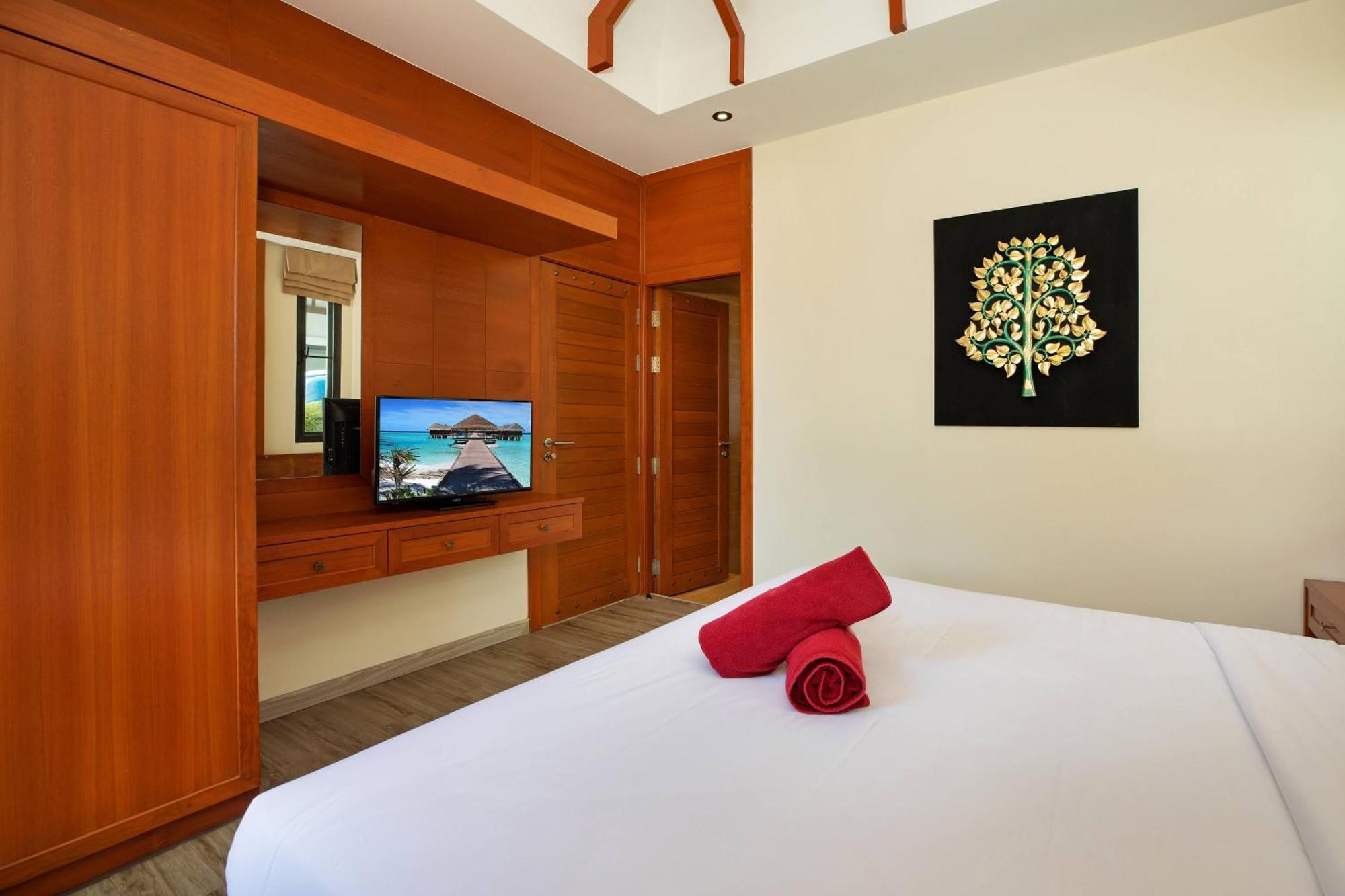 Tropical 2br Pool 3d12 In Gated Vip