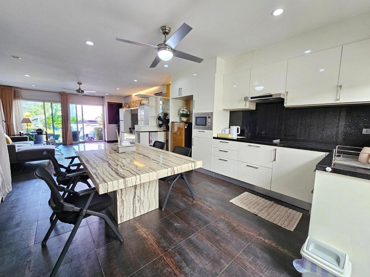 Modern 3-bedroom Townhome In