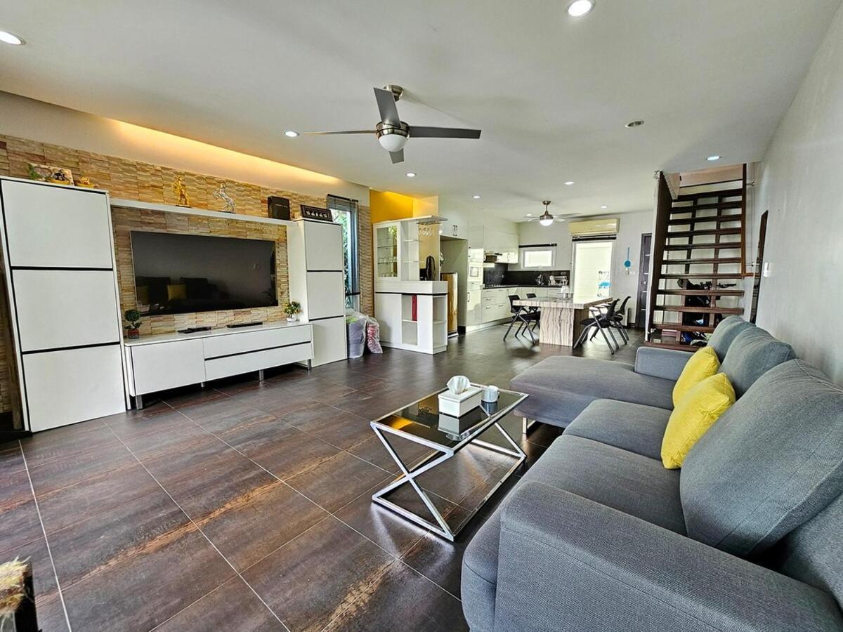 Holiday home Modern 3-bedroom Townhome In