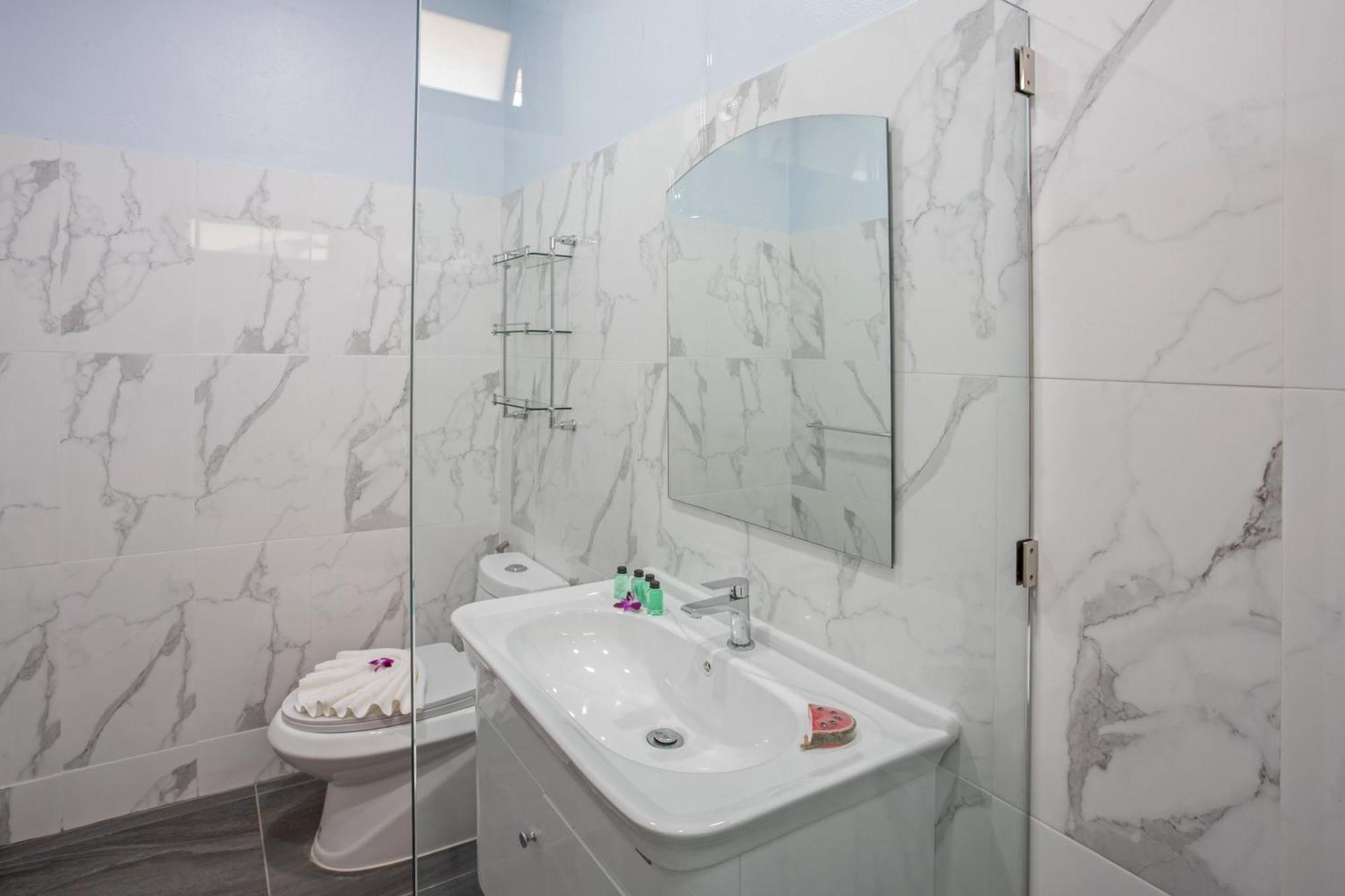Villa Spacious Family 5br Nikkie 3, Big Garden & Pool Nai Harn