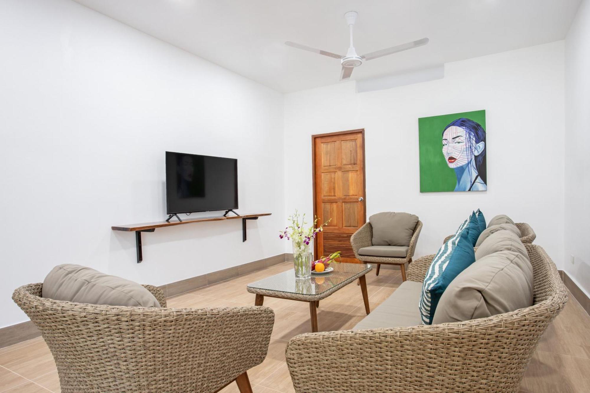 Spacious Family 5br Nikkie 3, Big Garden & Pool *