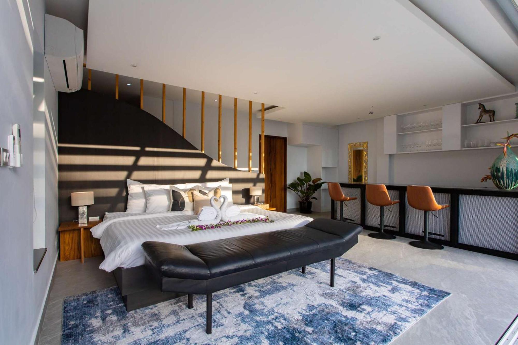 Villa Seaview 10 Bedroom Bangtao Area *