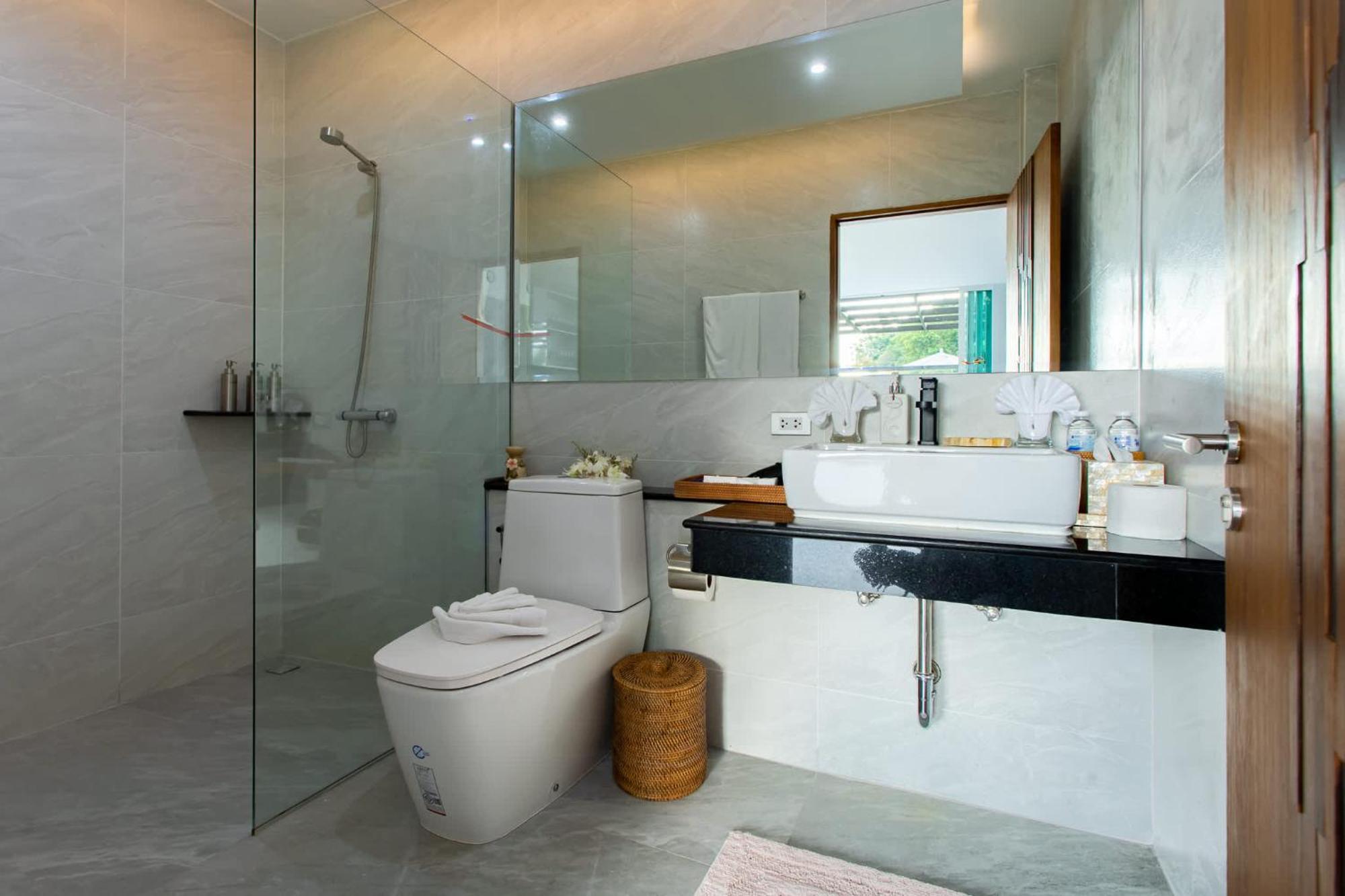 Seaview 10 Bedroom Bangtao Area Villa *