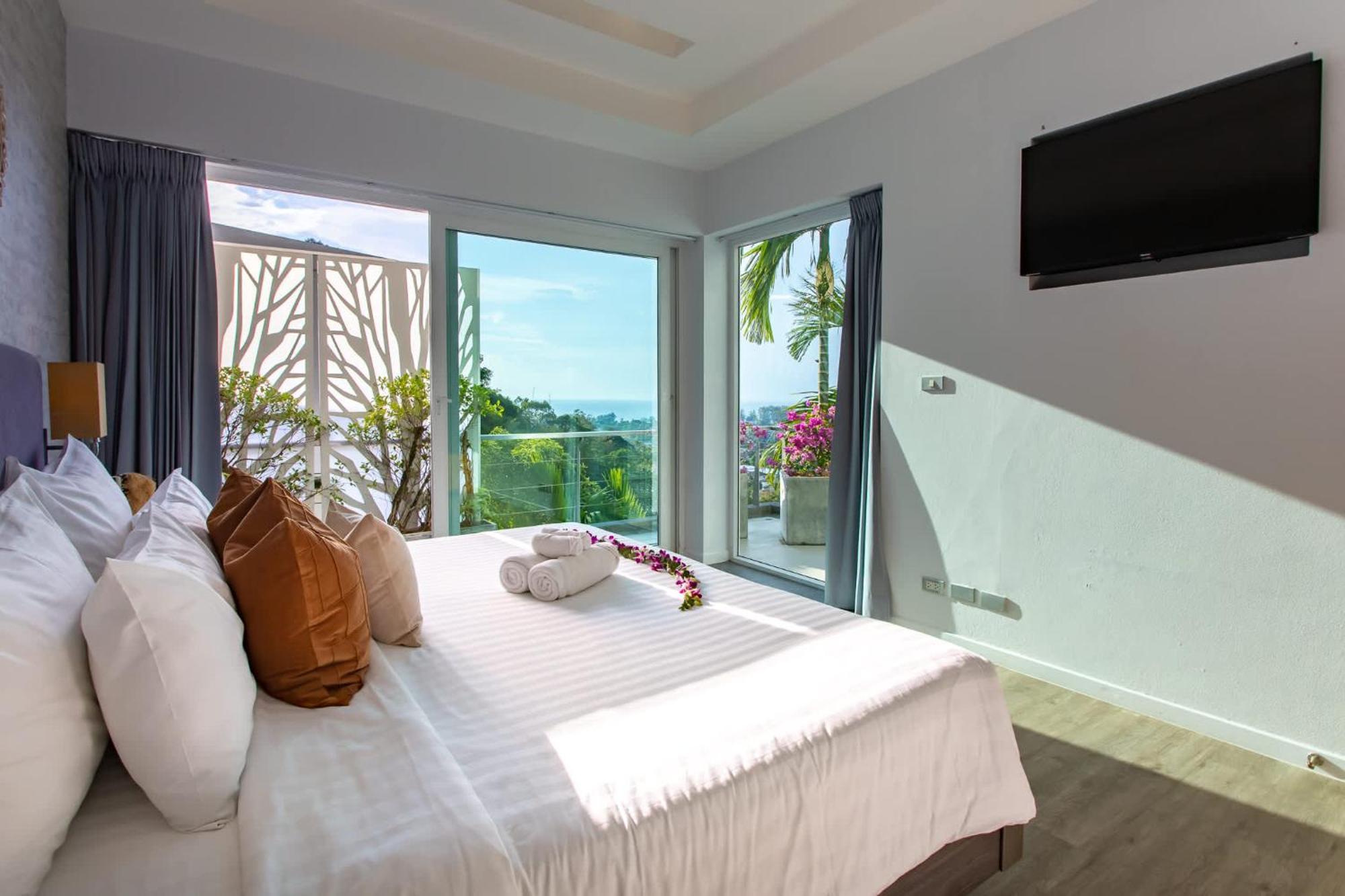 Villa Seaview 10 Bedroom Bangtao Area *