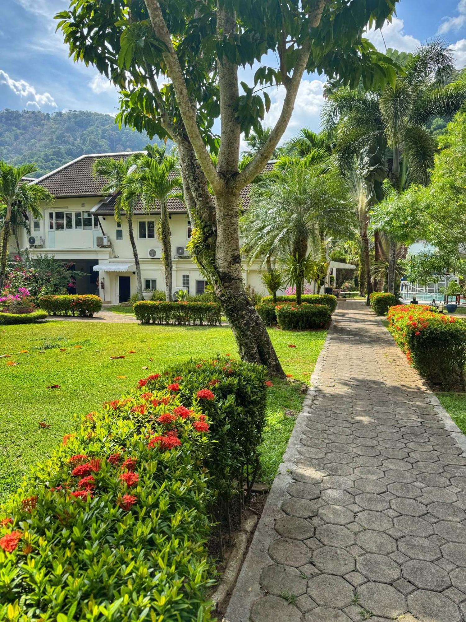 Serenity Lakeside Hotel Kathu