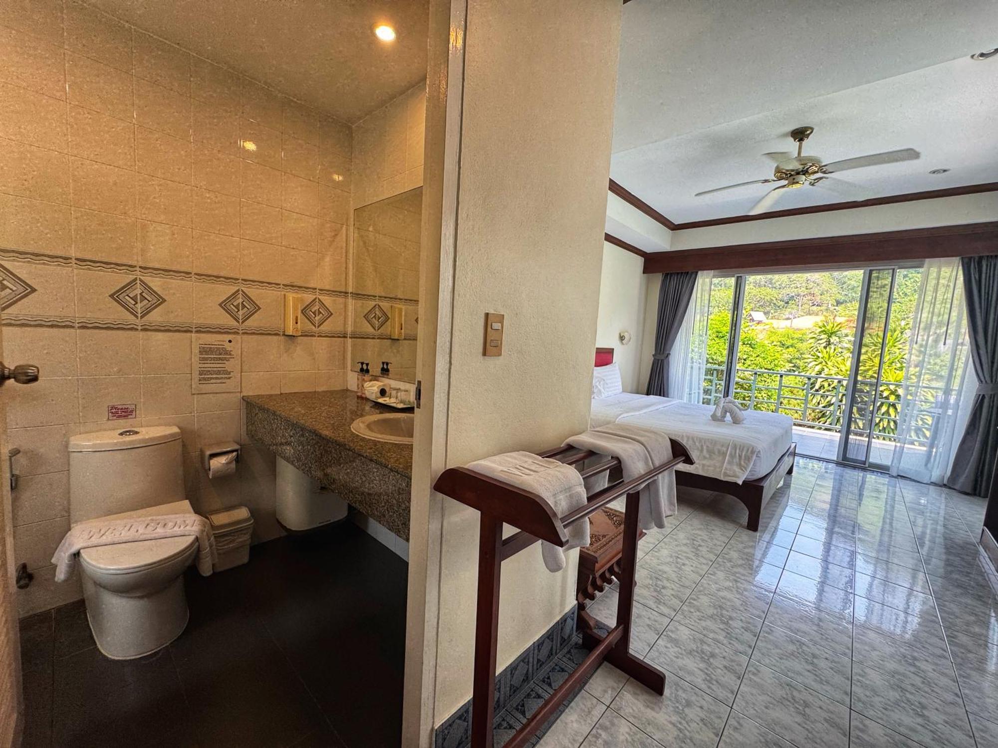 Serenity Lakeside Hotel 3*