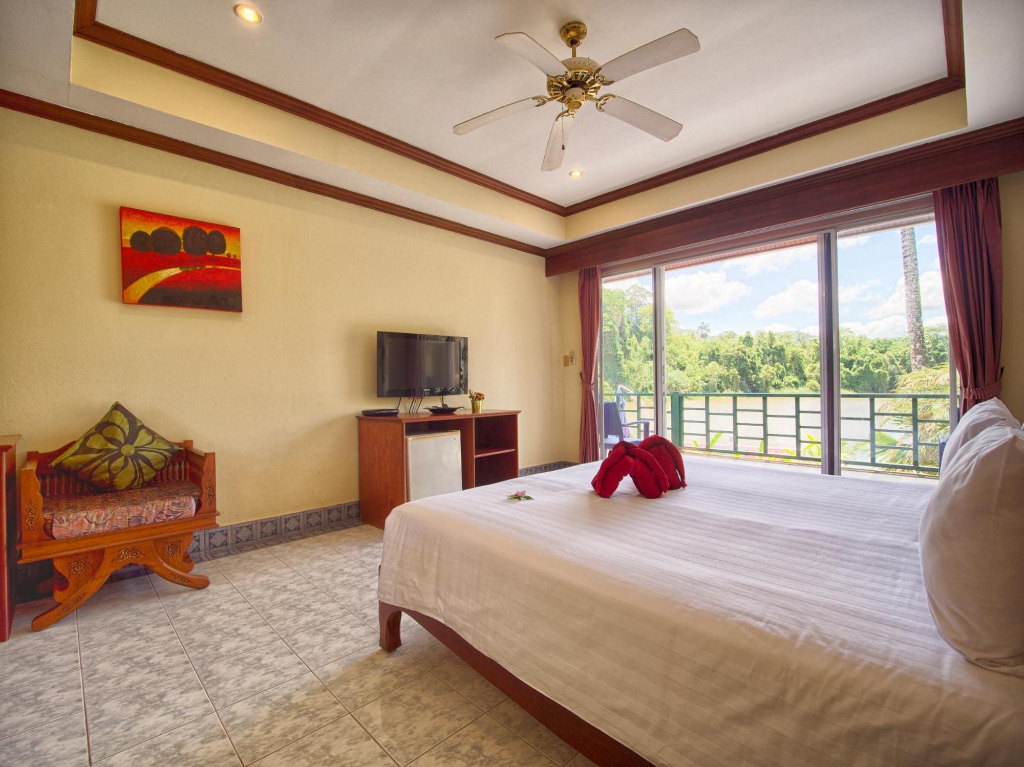 Serenity Lakeside Hotel Kathu