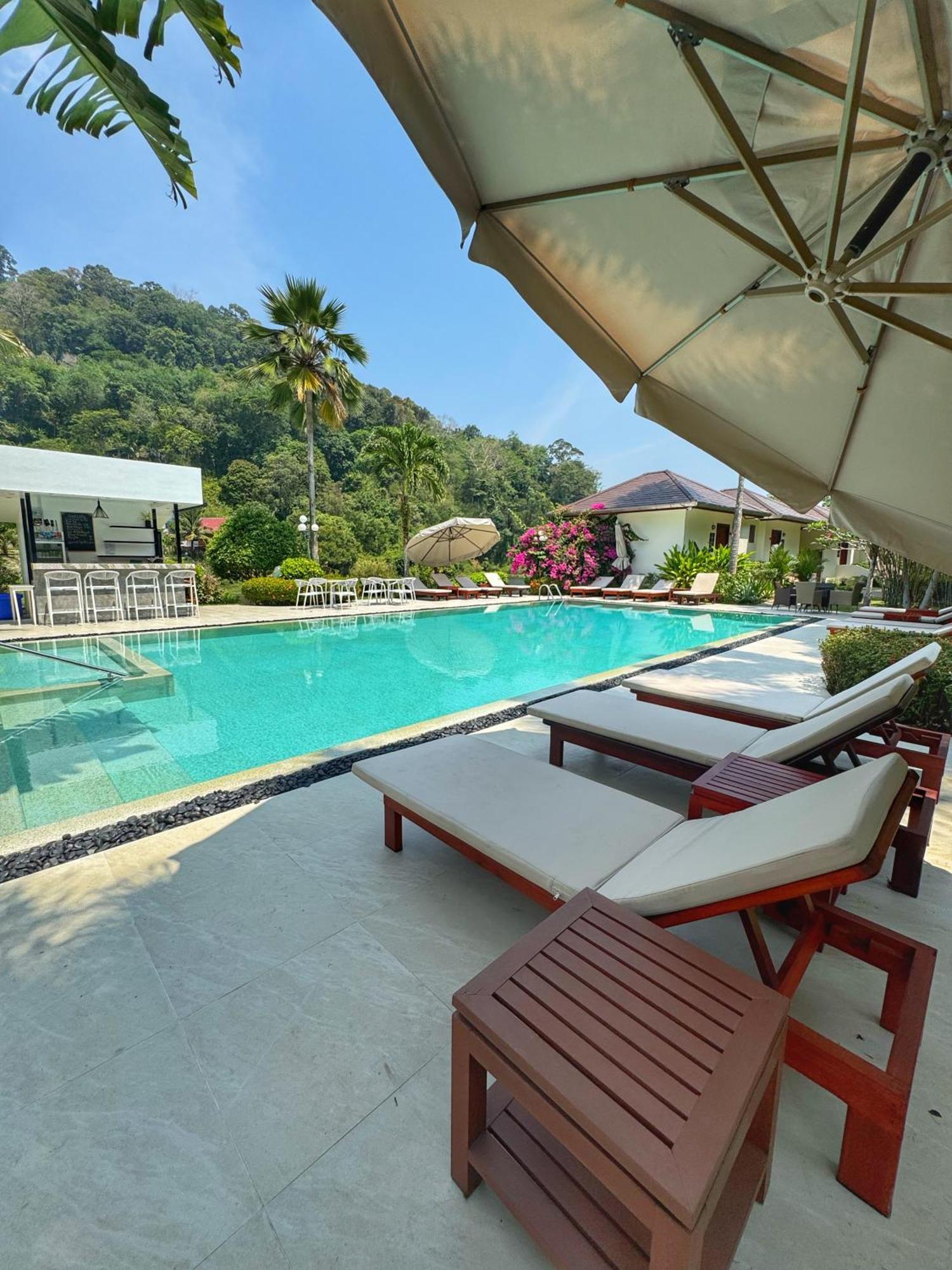 Serenity Lakeside Hotel Kathu
