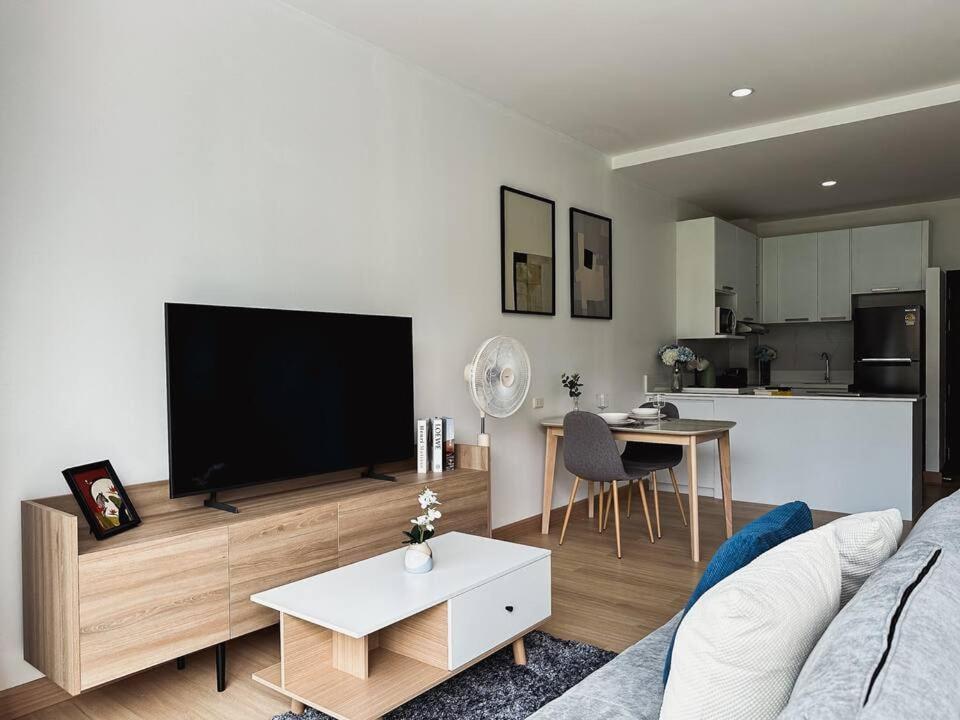 Beautiful With Modern Renovation On Apartment Karon