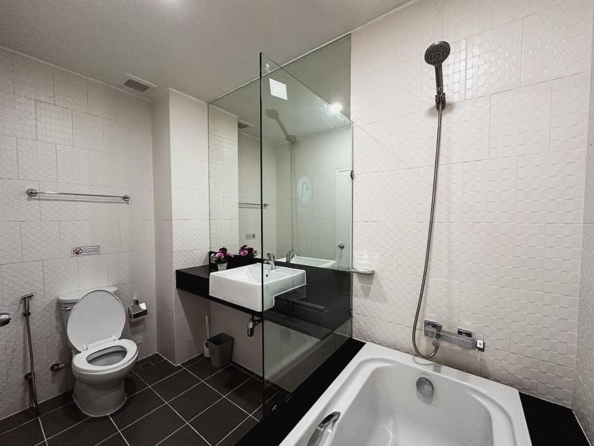 Beautiful With Modern Renovation On *