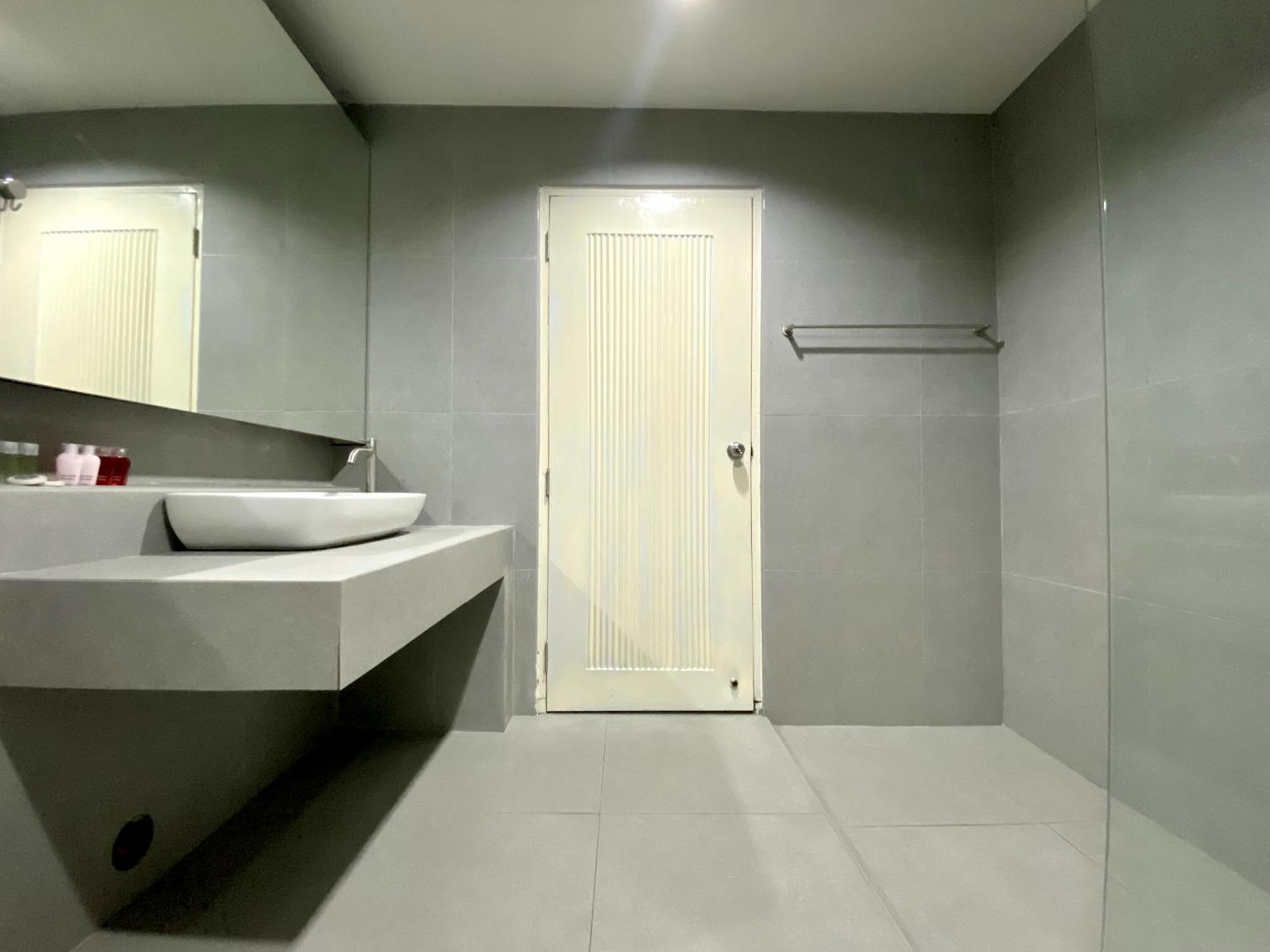 Xen Pool Access Ban Klang (Phuket)