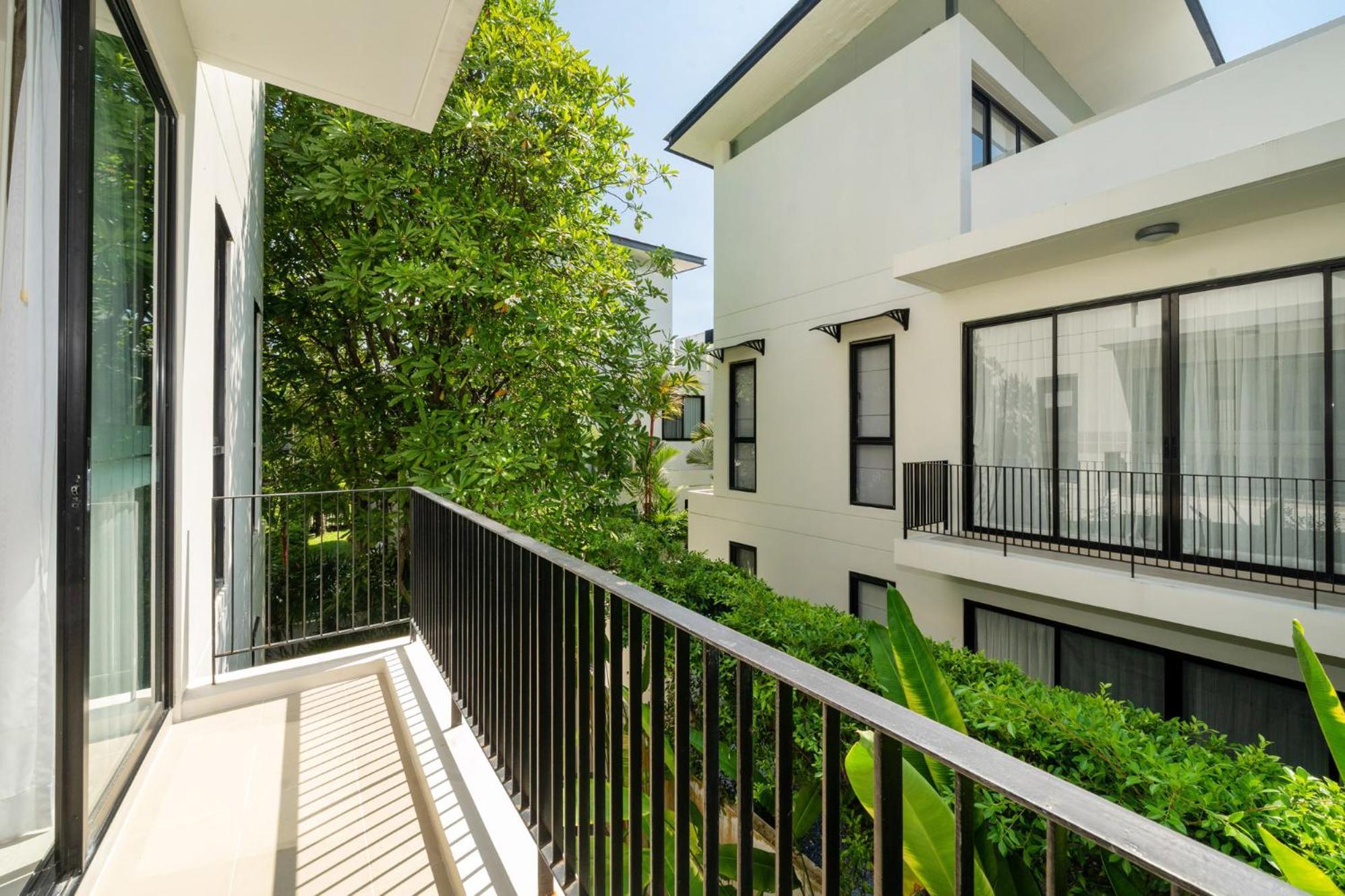 Phuket With Rooftop Pool In Laguna Park