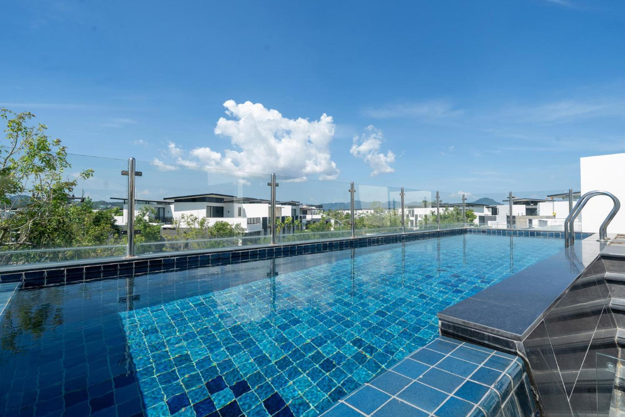 Phuket With Rooftop Pool In Laguna Park