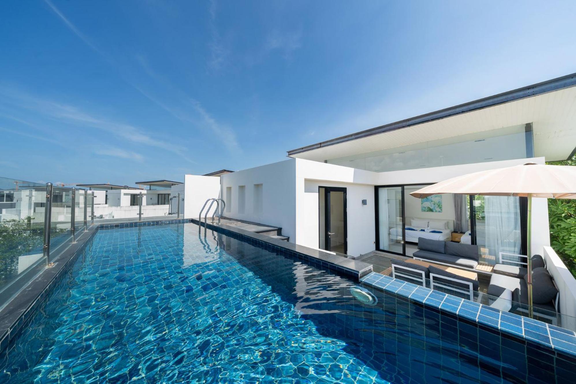 Phuket With Rooftop Pool In Laguna Park Thalang
