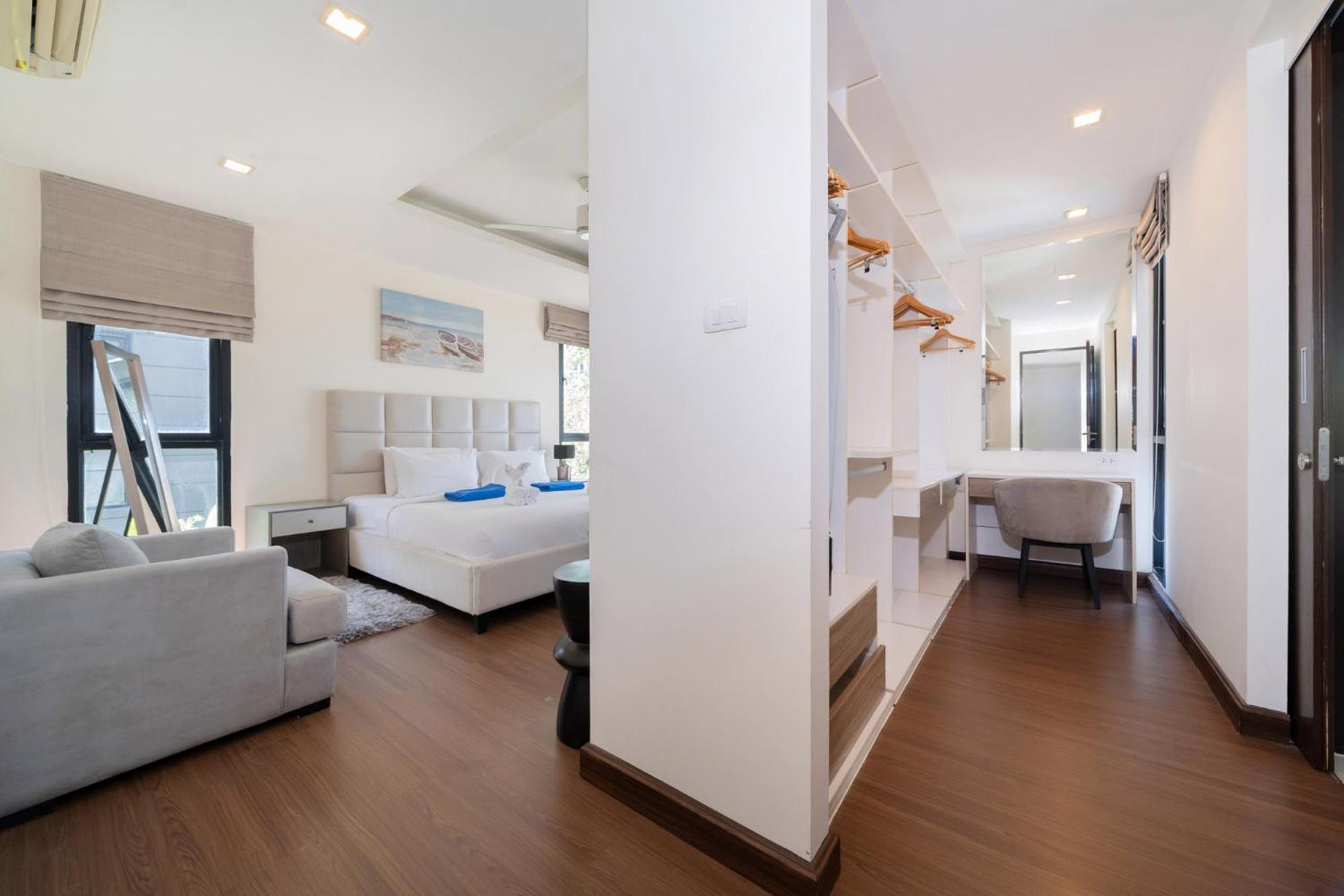 Phuket With Rooftop Pool In Laguna Park Thalang
