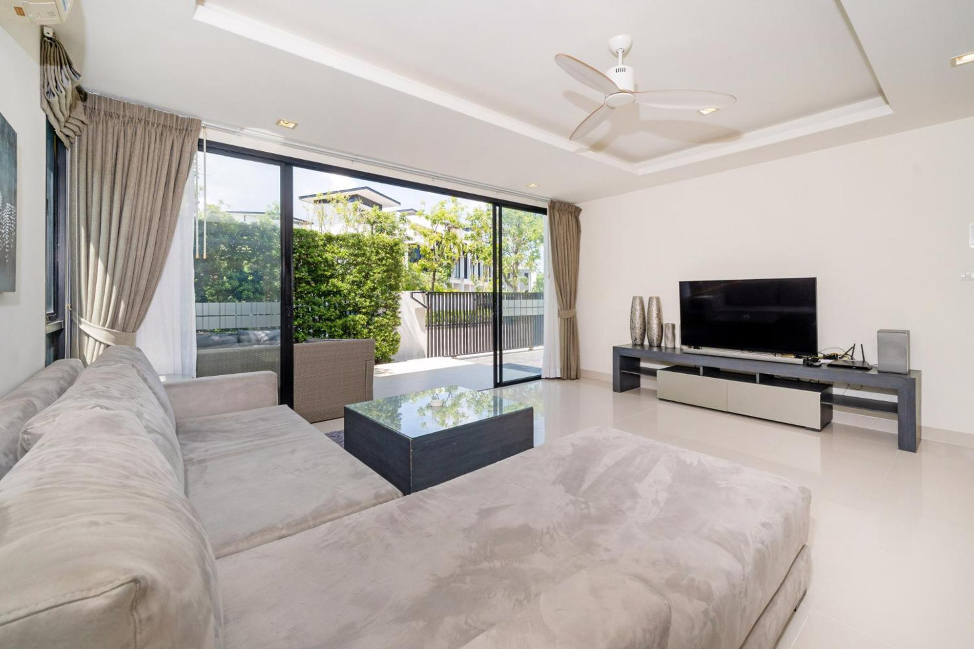 Phuket With Rooftop Pool In Laguna Park *