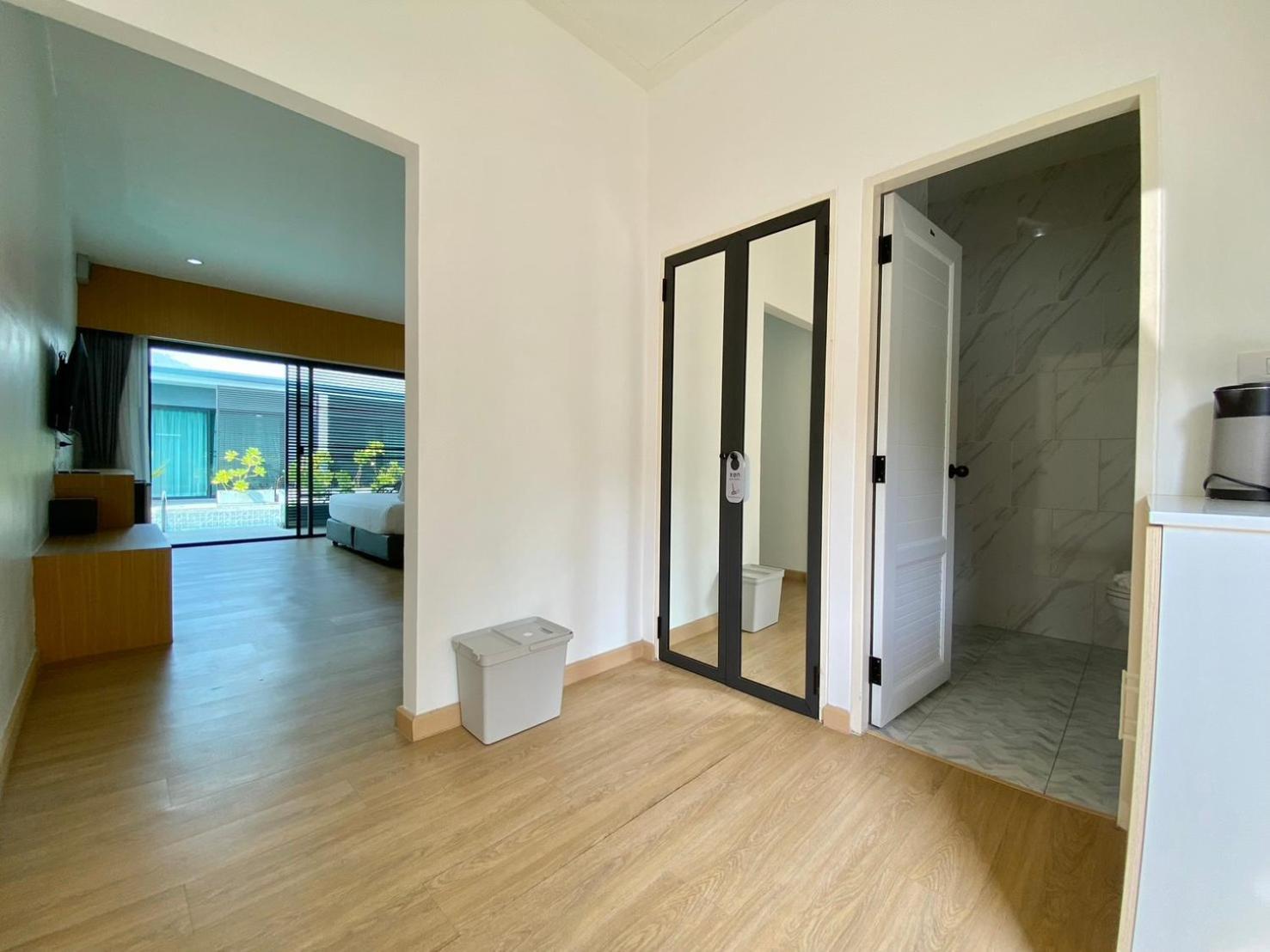 Xen Pool Access Ban Klang (Phuket)