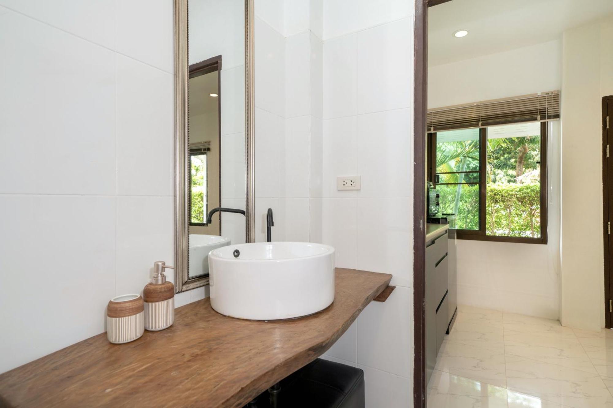 Oxavia Garden Oasis In Nai Harn - Your Private Tropical Garden With 3 And Jacuzzi Villa *