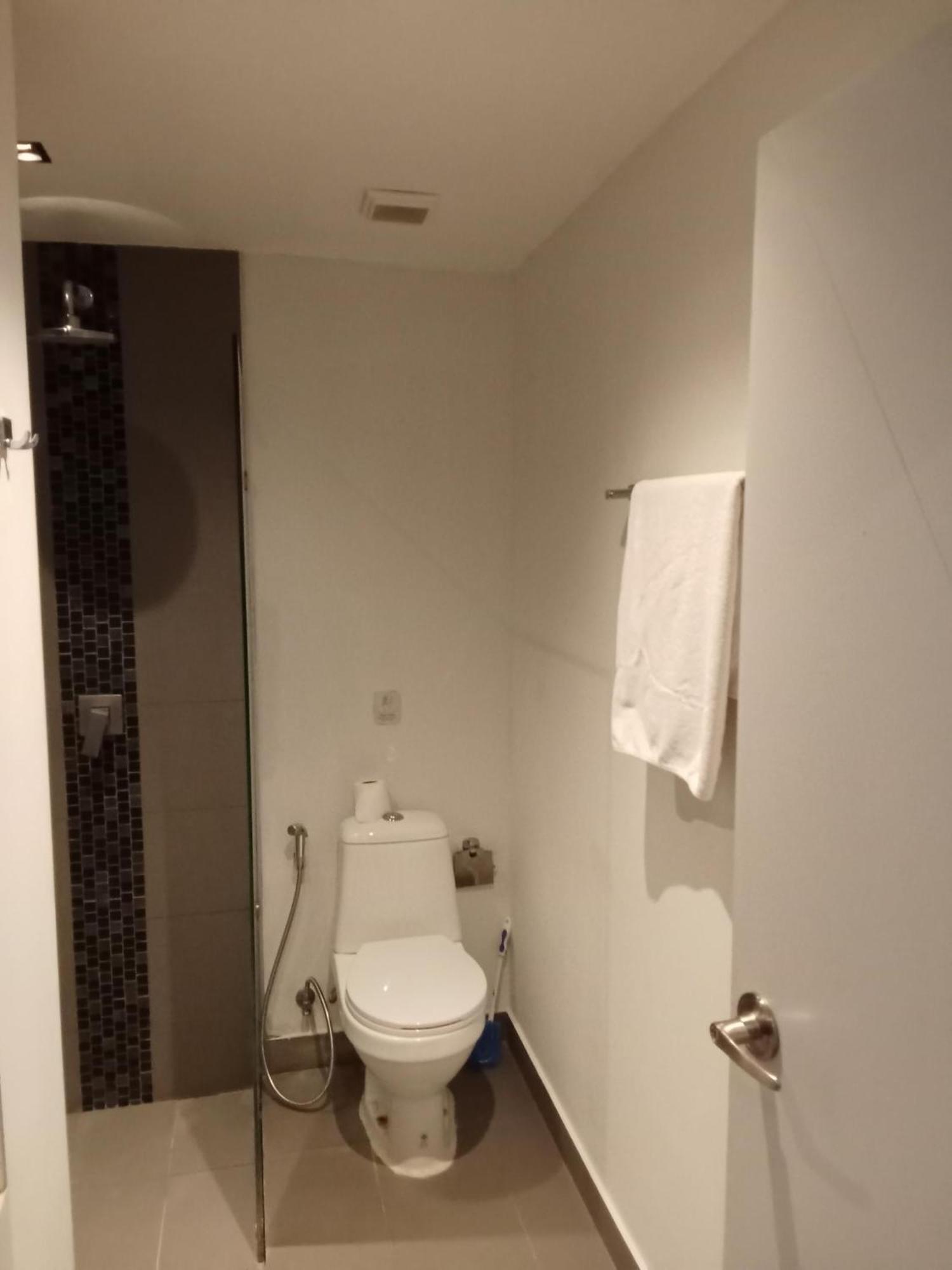Modern - 1br T1-401 *