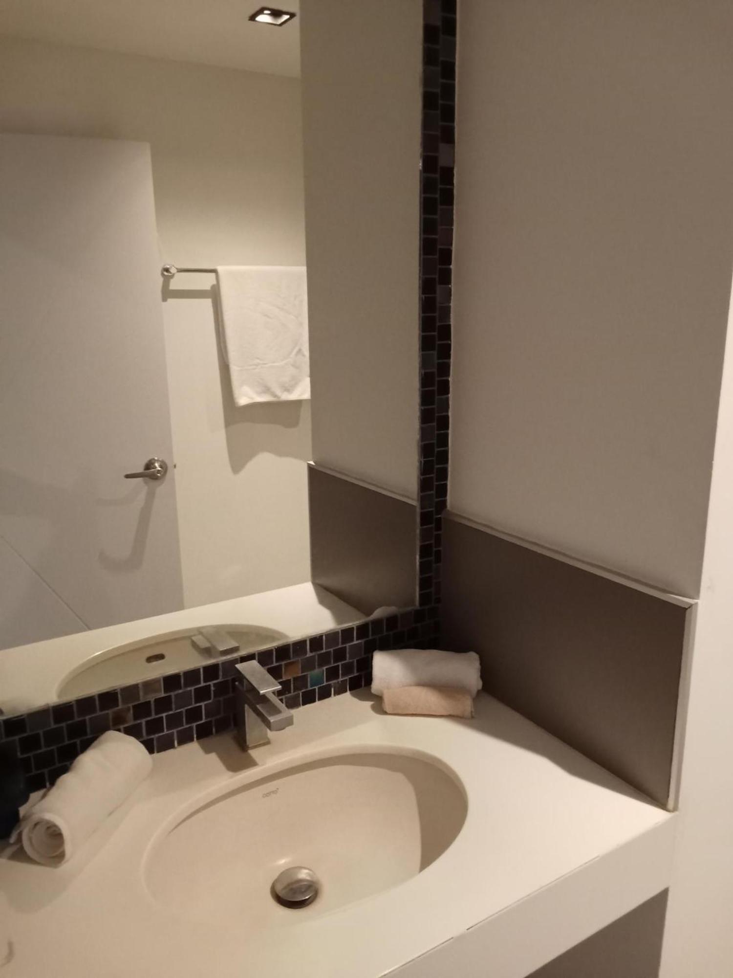 Modern - 1br T1-401 Apartment