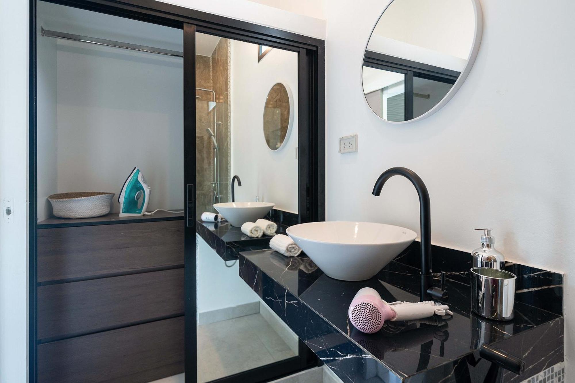 Tropical & Modern 4br Pool Serenity Rawai Villa Ban Saiyuan
