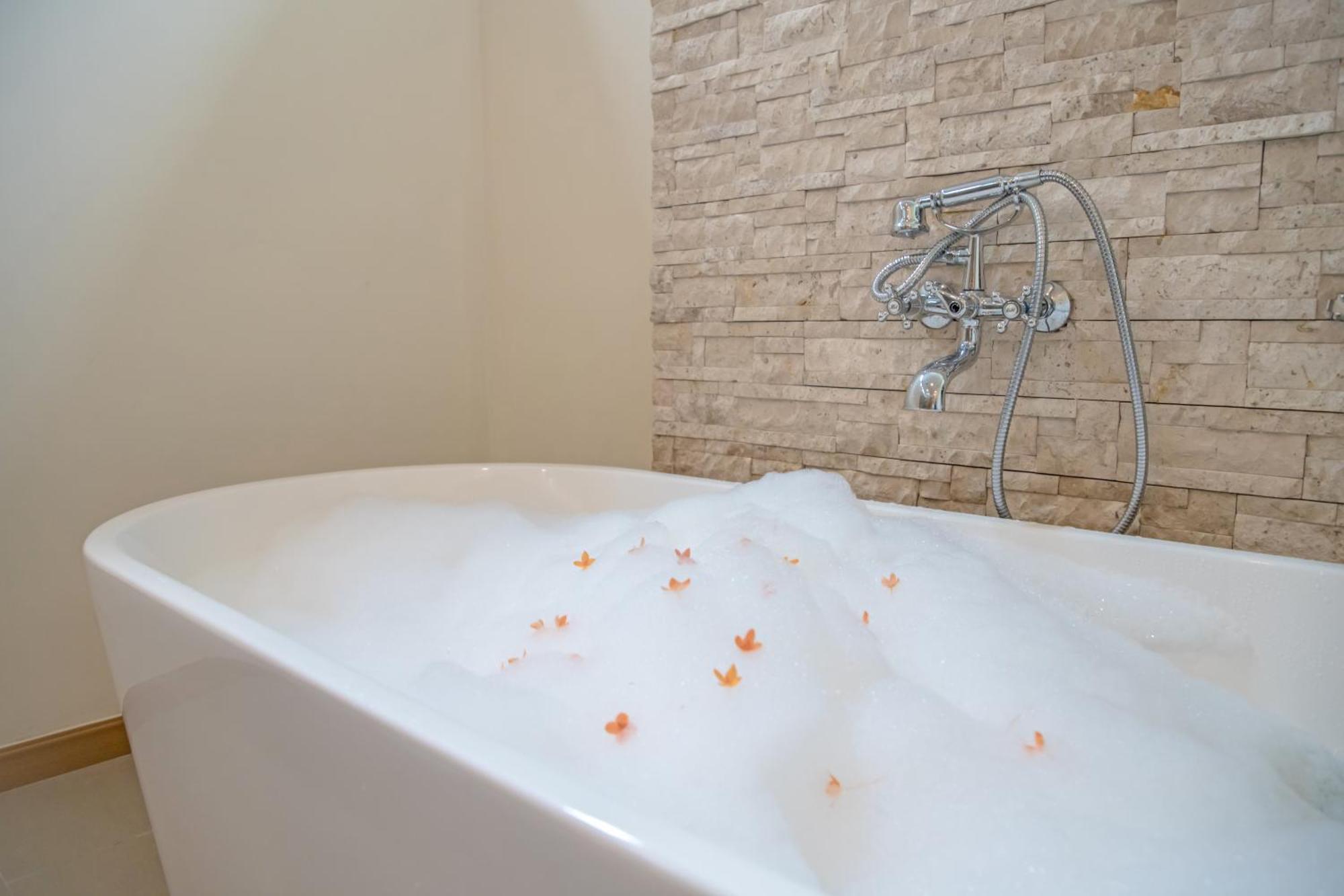 Thai - Balinese 2br Karina Villa
