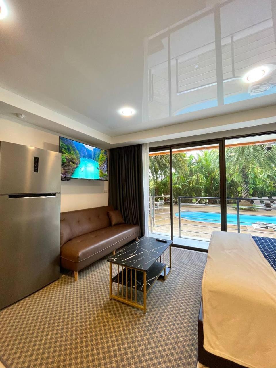 Apartment Palm Breeze View