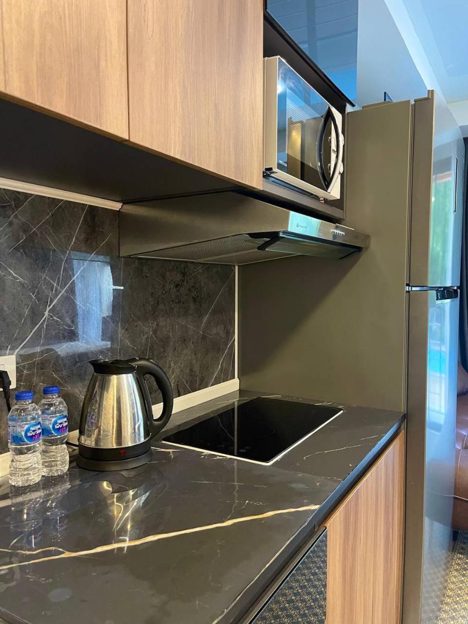 Apartment Palm Breeze View Ban Mai Chalae
