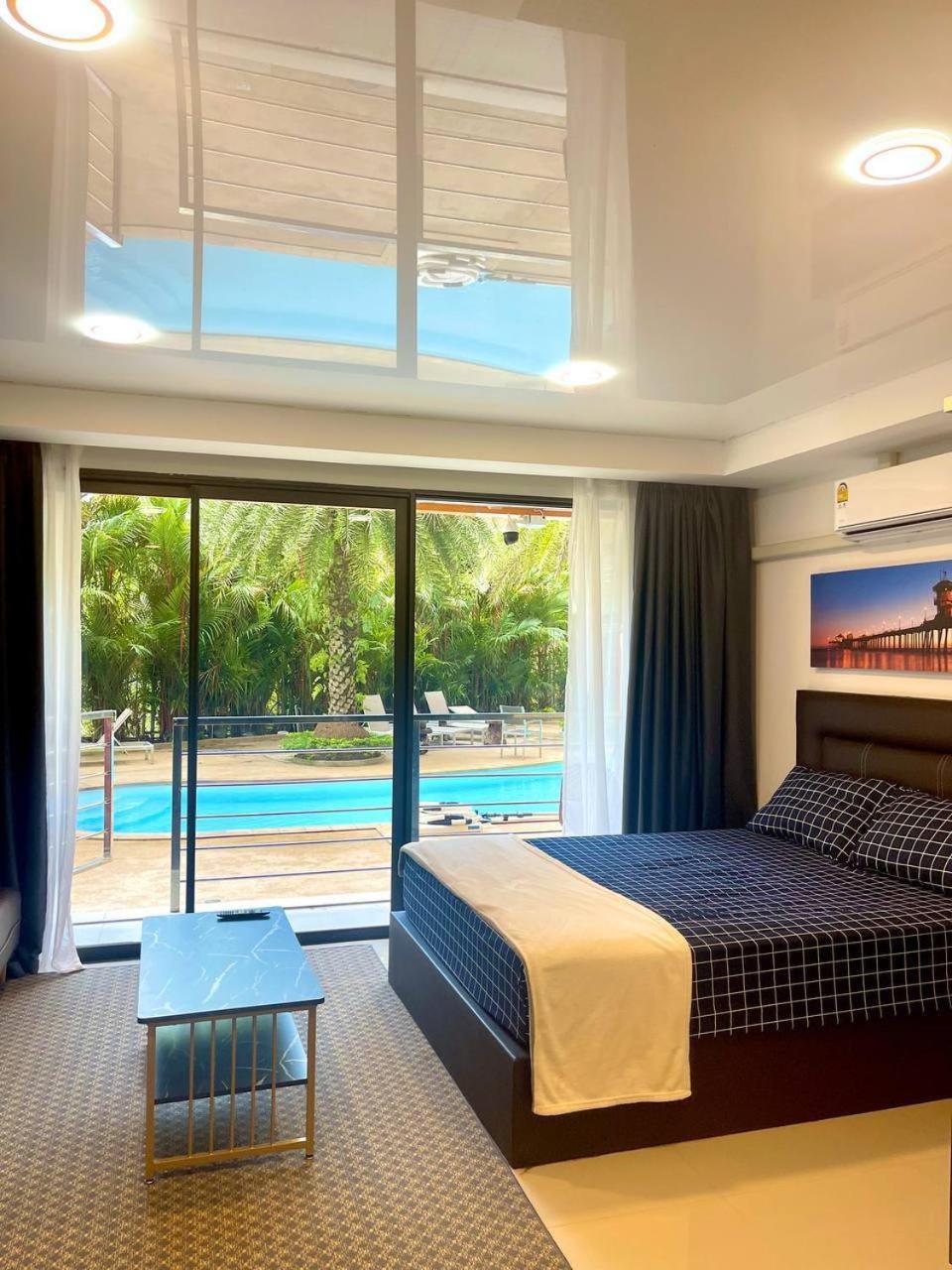 Apartment Palm Breeze View